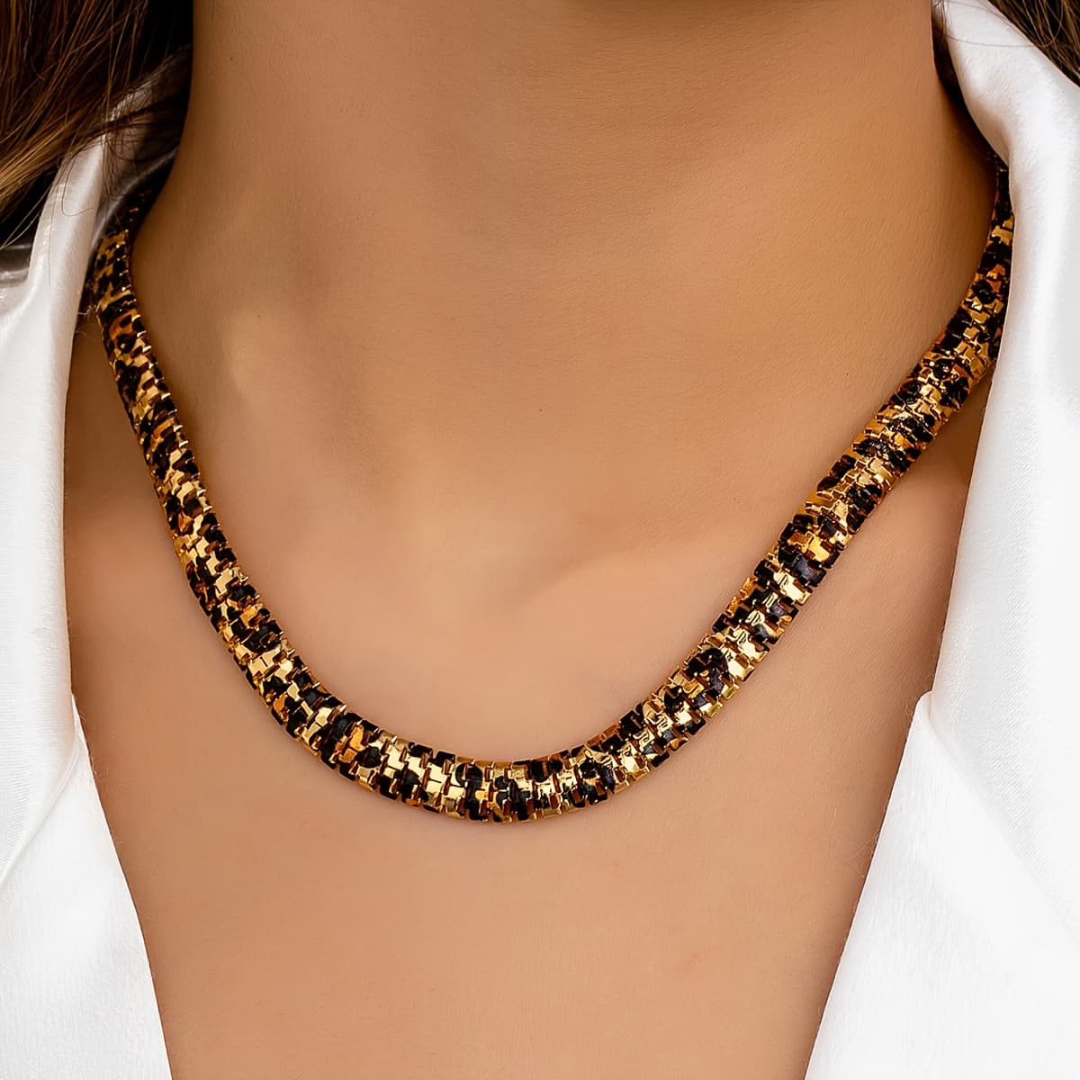 TEMU A Women's Necklace From The 2025 Trendy Leopard