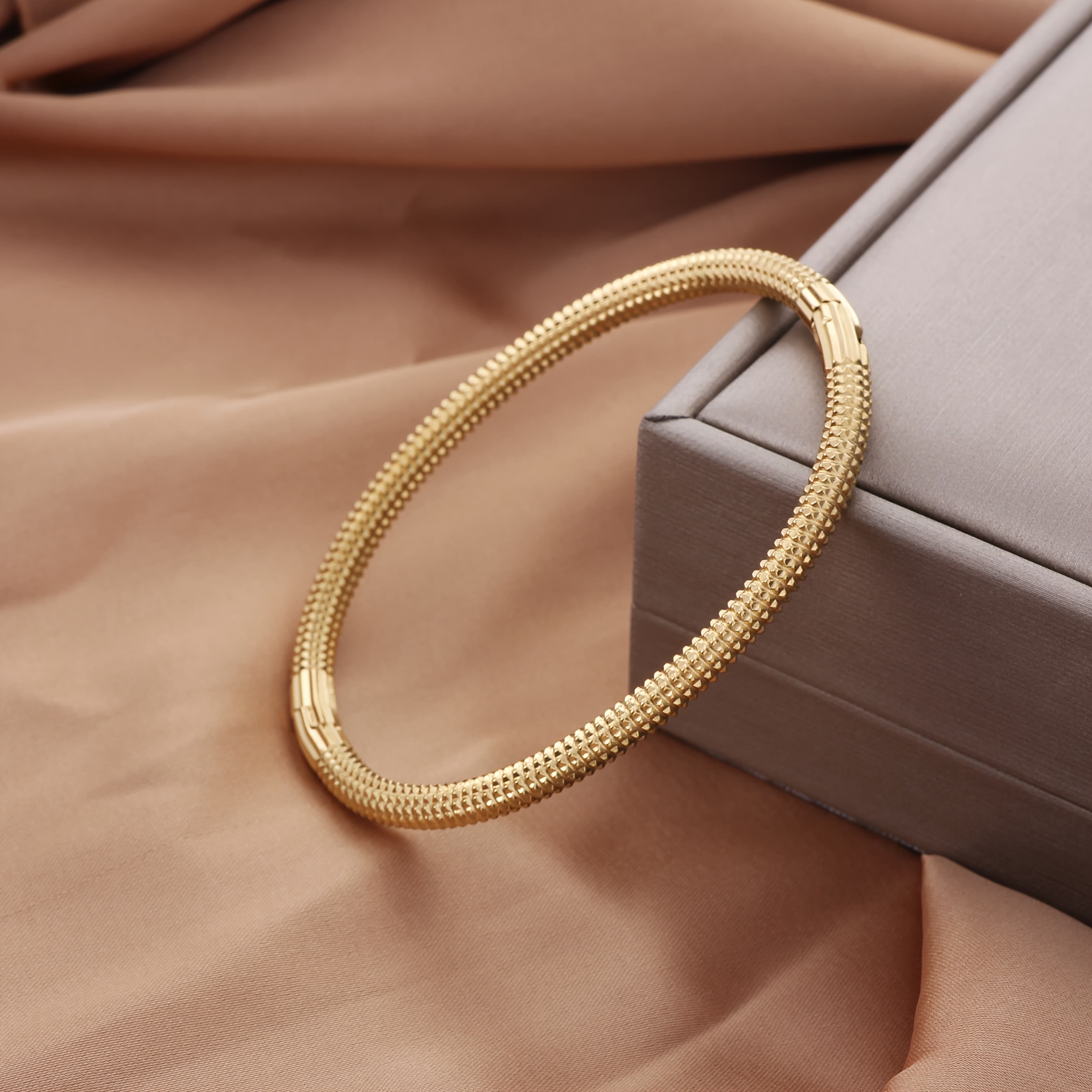 TEMU 1pc 18k Gold-plated Unique Threaded Stainless Steel Women's Bracelet, Fashionable, Elegant, Wear-resistant, Waterproof, Suitable For Daily Wear, Vacation, Party, And More