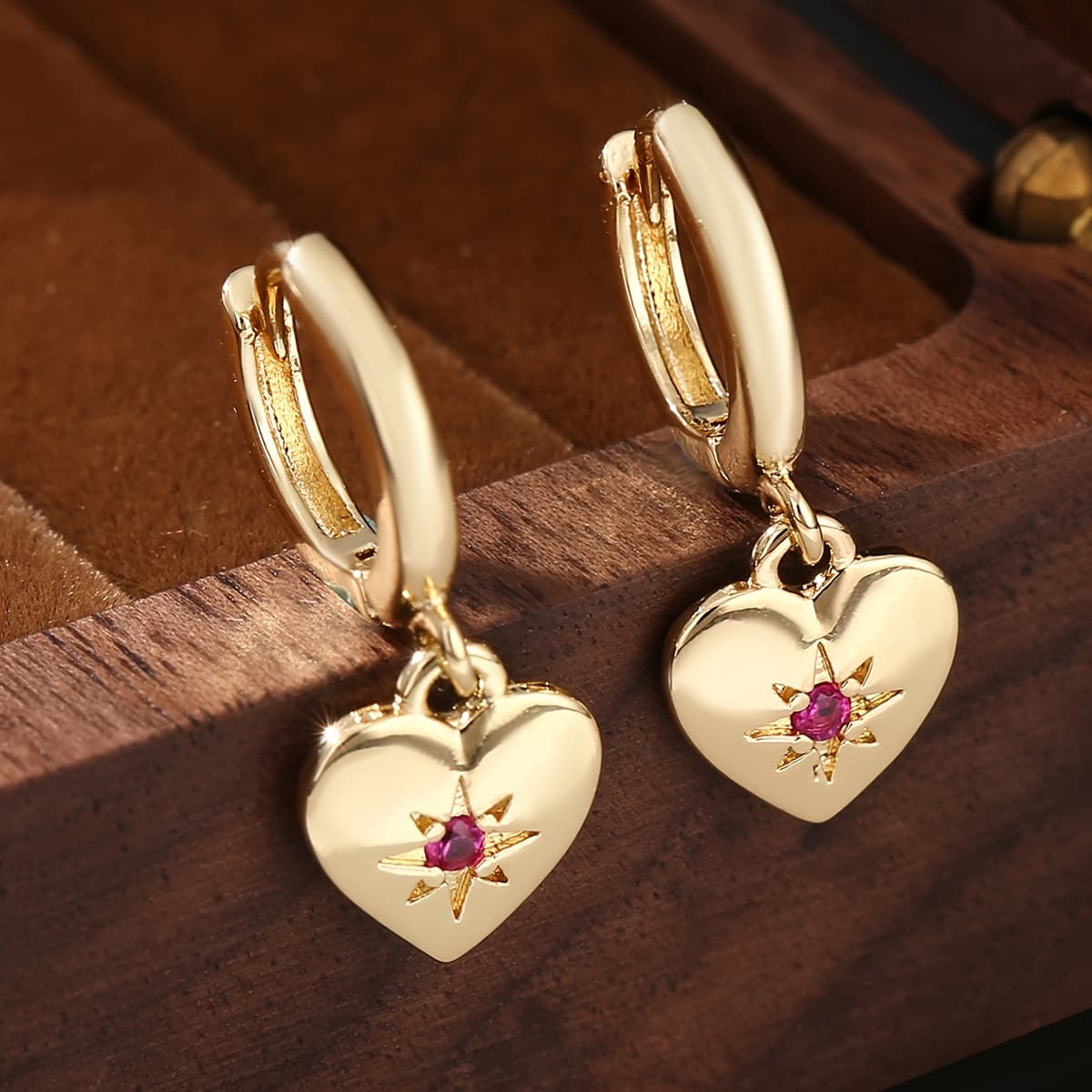 TEMU A Pair Of Stylish Copper Micro-inlaid Synthetic Zirconia Heart Pendant Earrings, Retro And Sweet Ladies' Earrings, Perfect As A Gift For Girlfriend On Holidays Or Dates.