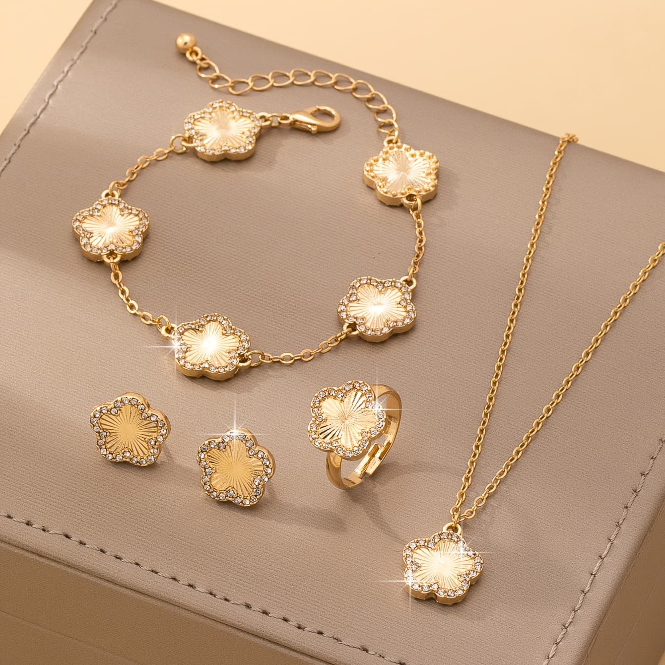 TEMU 4pcs Elegant And Minimalist Style Luxurious Five-leaf Clover Flower Set Inlaid With Plastic Rhinestones, Suitable For Women To Or To Banquets