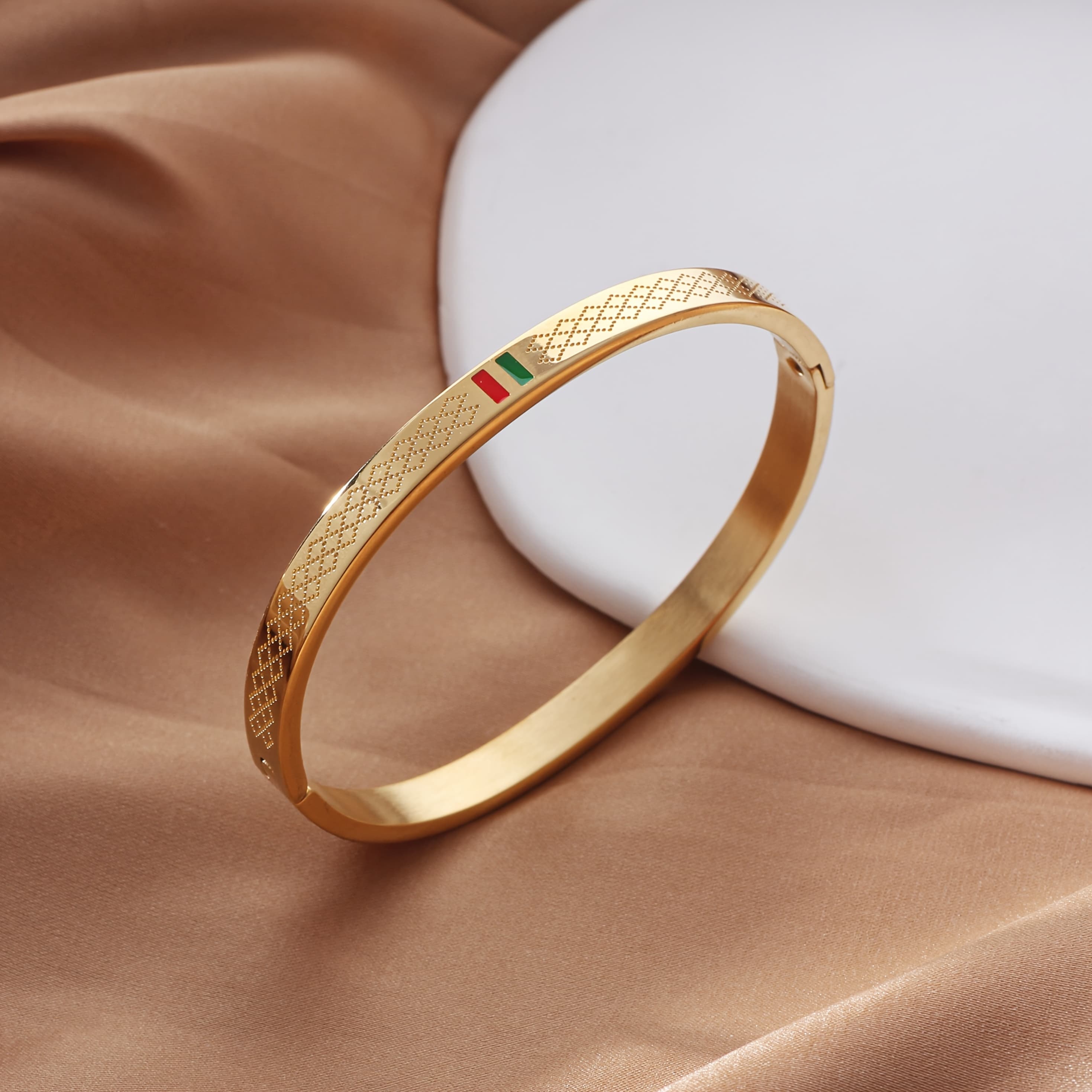 TEMU 1pc 18k Golden Plated Stainless Steel Bracelet, With Red And Green Striped Golden Elegant Bracelet, Engraved With Easy Texture Bracelet, Birthday/anniversary Gift, Fashion Jewelry Additions