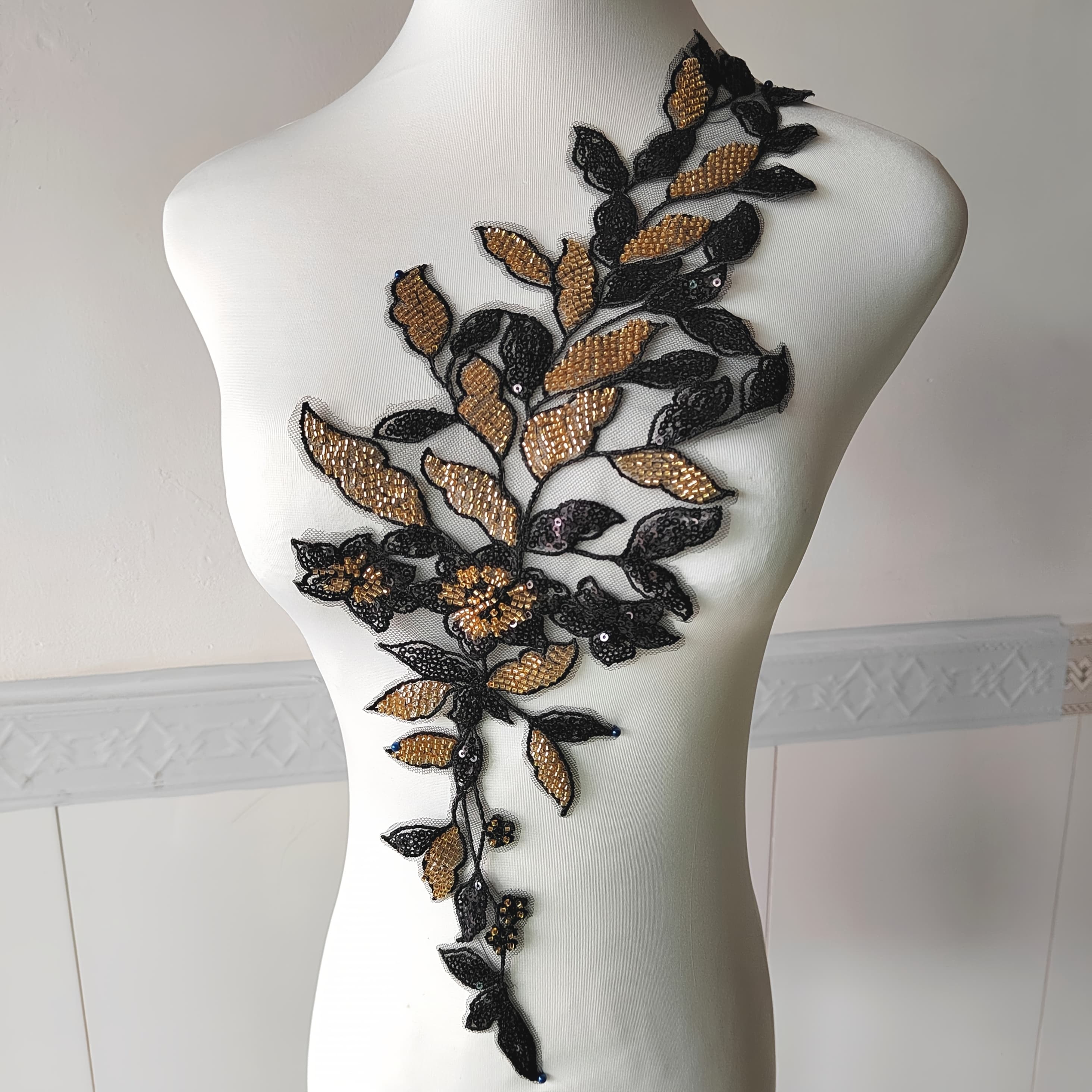 TEMU A Black And Golden Sequin Flower