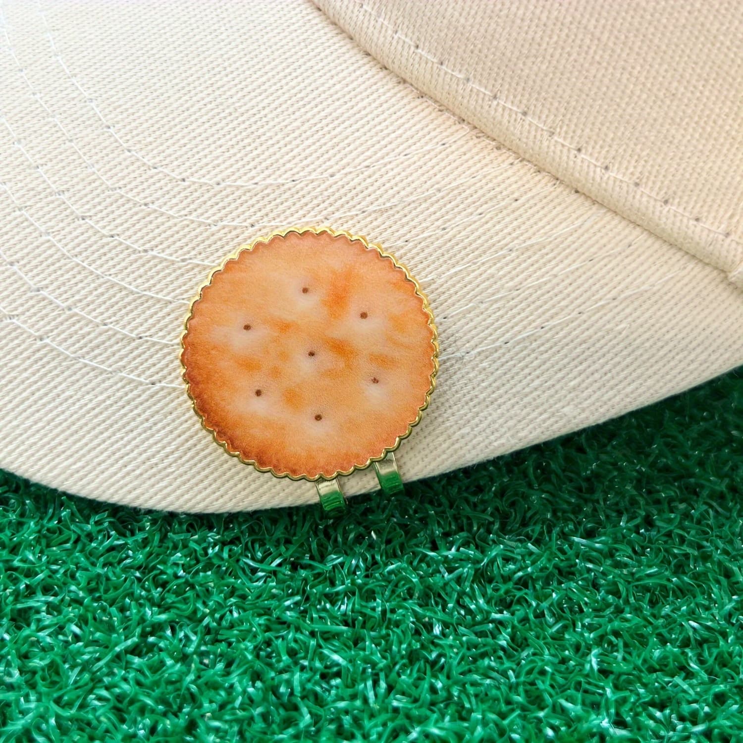 TEMU Magnetic Hat Clip With A Cracker Golf Ball Marker, Ideal For Golf Enthusiasts. A Perfect Gift For Birthdays, Father's Day, Christmas, Halloween, Thanksgiving, And New Year Celebrations
