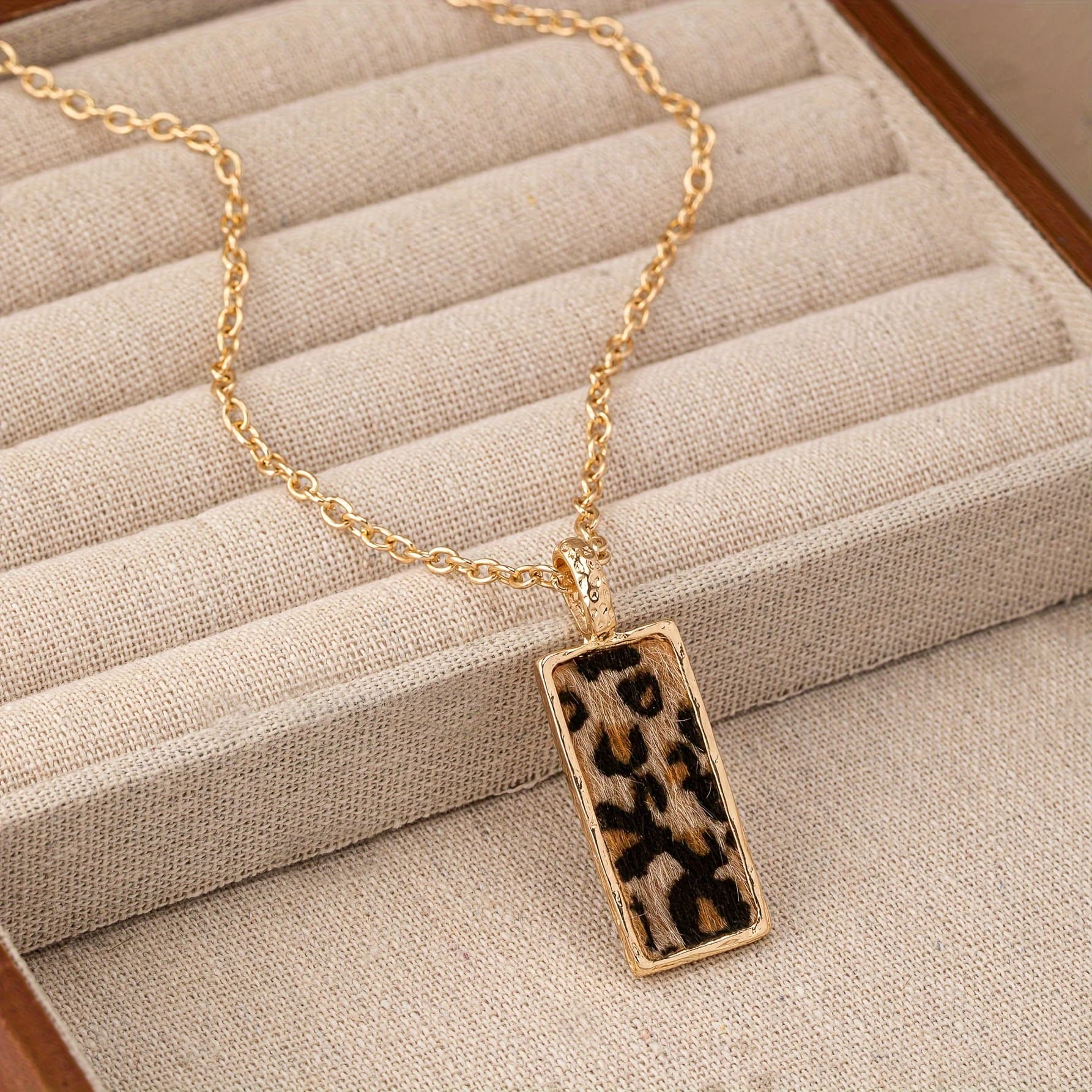TEMU A Easy And Stylish Square Pendant Necklace With A Cow And Leopard Print Design, Perfect For Autumn And Winter Outfits For Everyday Wear