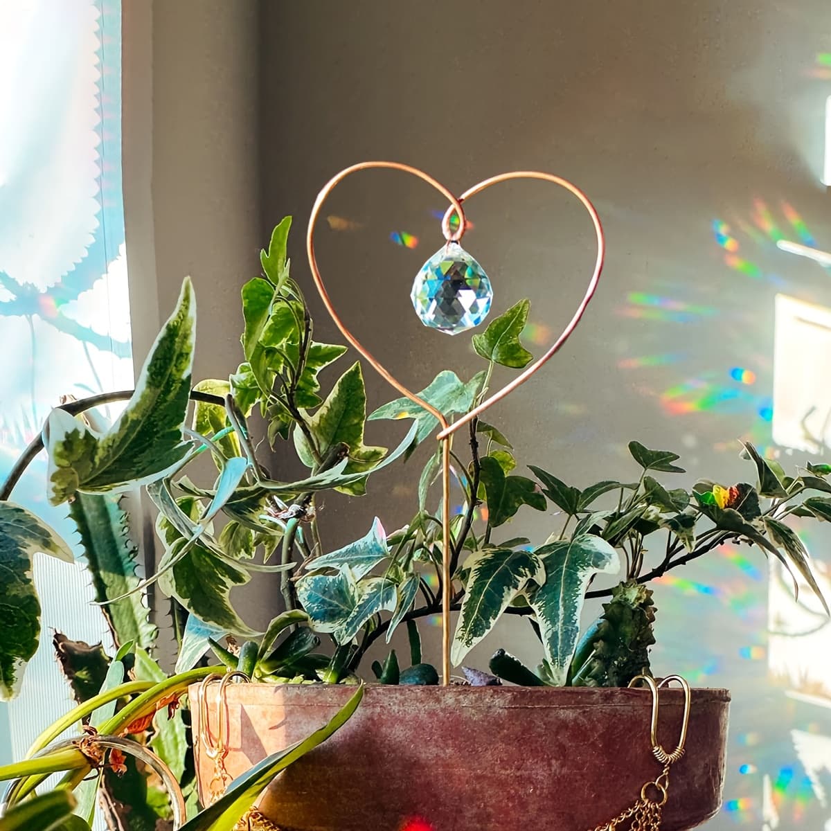 TEMU A Copper-colored Heart-shaped Crystal Pot Decoration, Featuring A Heart Metal Garden Stake. This Is Perfect For Christmas, Easter, And , Making It An Ideal Gift For