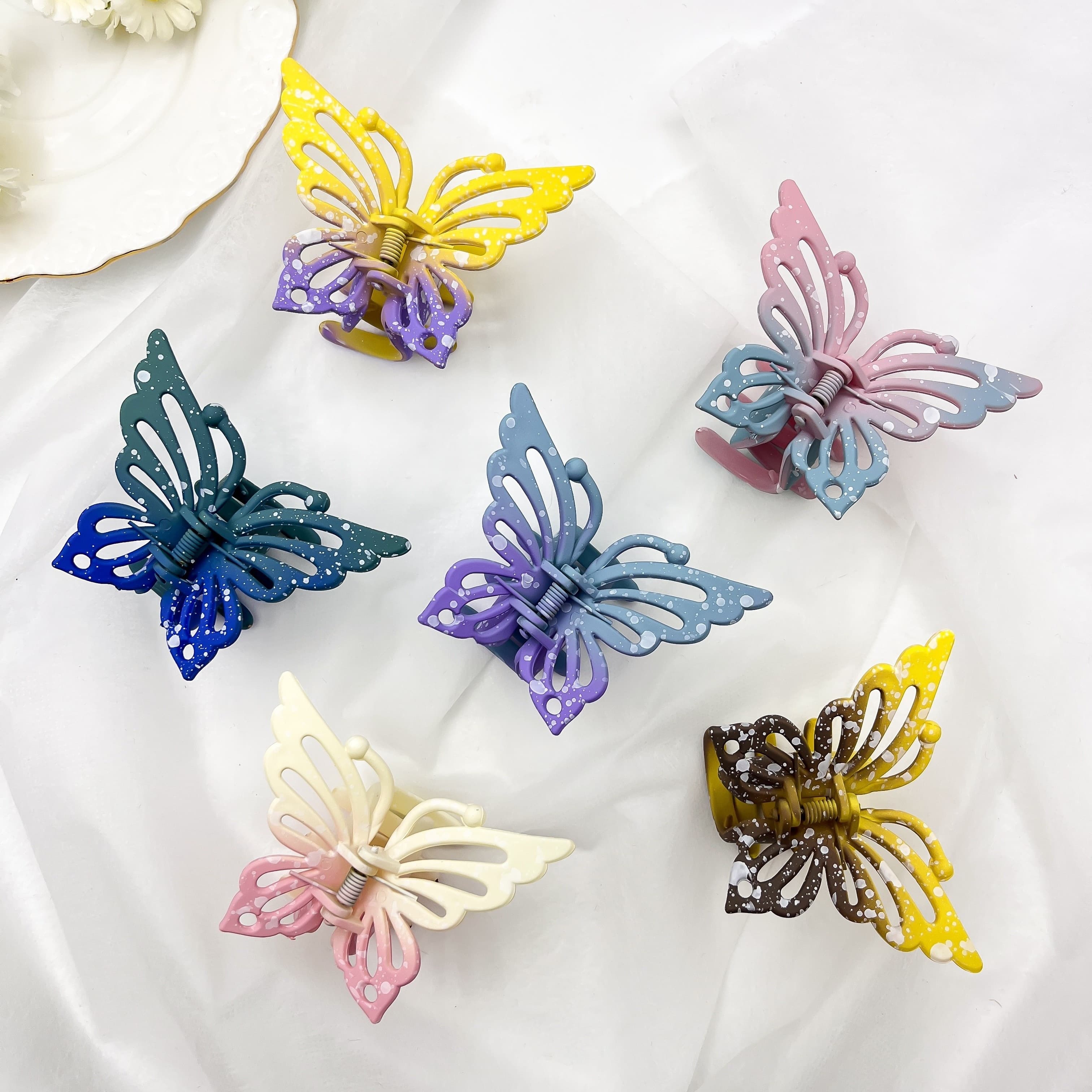 TEMU 6pcs Set Of Large-sized Starry Grab Clip, Sweet Hollow Hair Clip, Gradient Shark Clip, Adult Back Spoon, Shower Hair Grab, Women's Headwear Hair Accessories