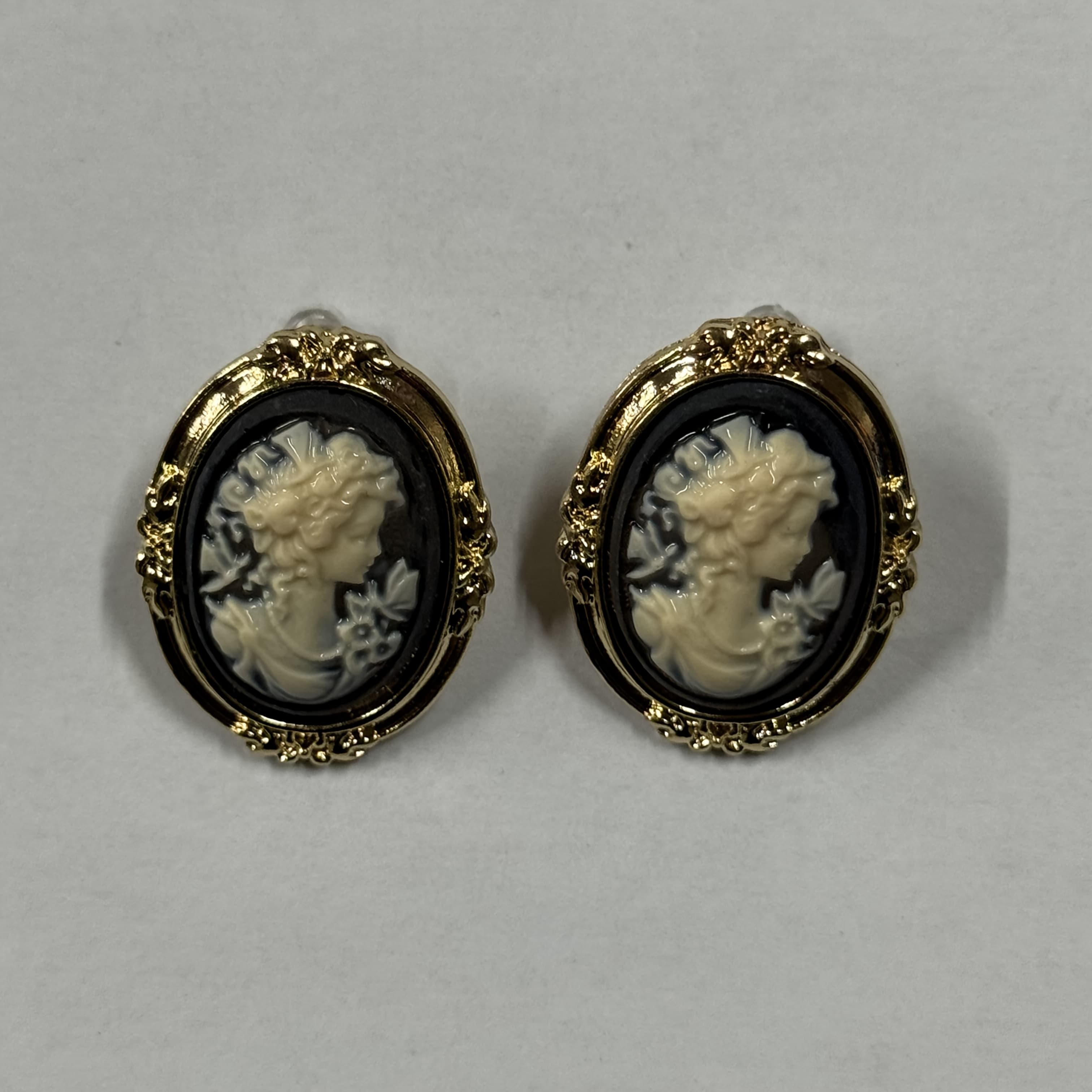 TEMU Pair Of Fashionable Beauty Head Exquisite Relief Stud Earrings