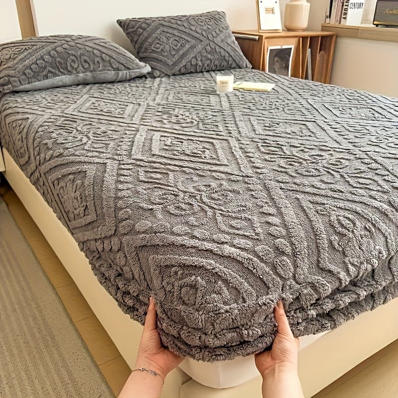 TEMU European-style Plush Fitted Sheet, Thickened And Warm Mattress Protector, Fitted Sheet For Home And Dorm Use, Autumn/winter , Christmas And Halloween Gift