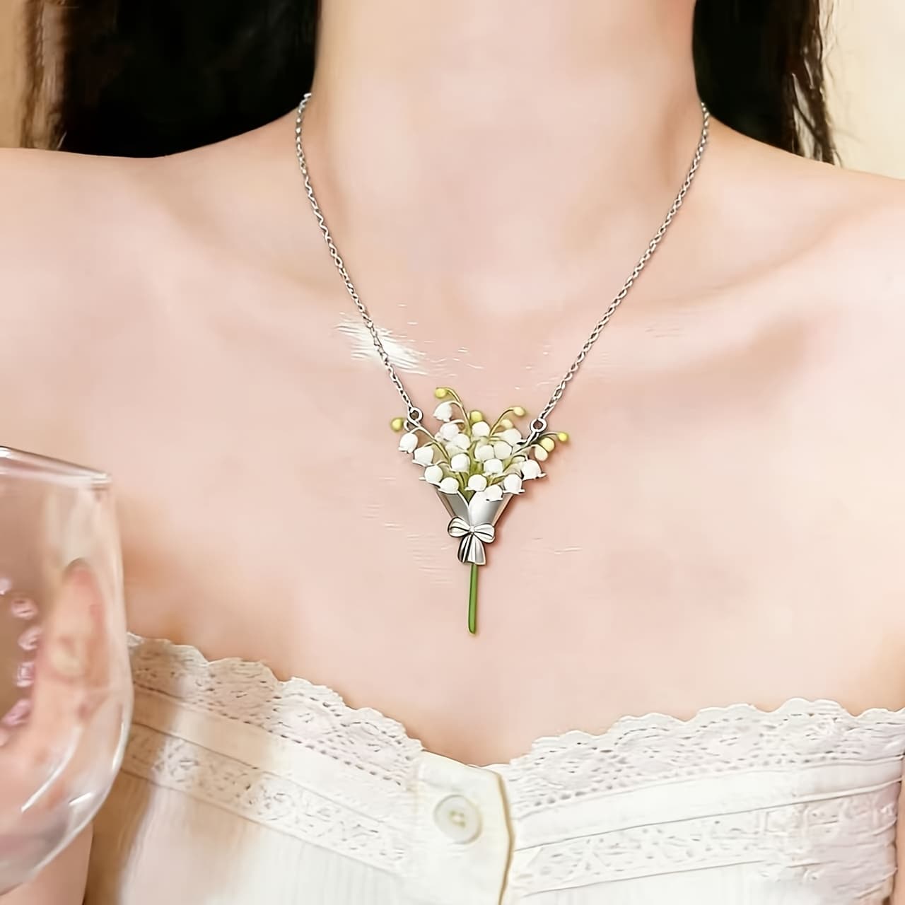 TEMU Women's Elegant Minimalist Bouquet Pendant Necklace - Collarbone Chain Suitable For Daily Wear & Gift, Versatile Flower-compatible (no Coating, For Casual Or Special Occasions, Necklace Only)