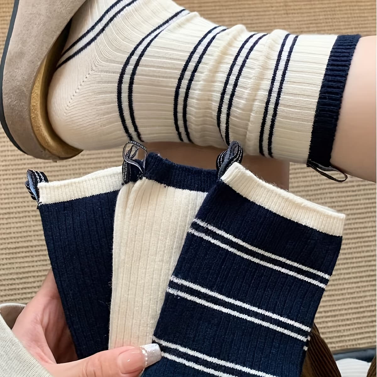 TEMU 4 Pairs Of Korean And Ins College Autumn And Winter Versatile Thick Striped Mid-tube Socks Women's High Heels Streamer Design Color Matching Pile Socks