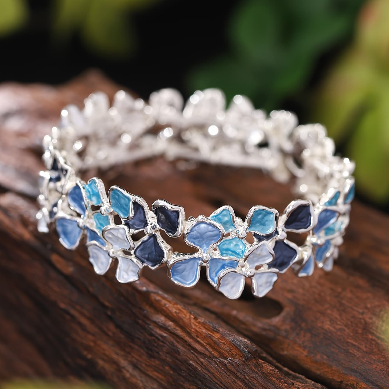 TEMU A Double-layer Fashionable Elastic Bracelet Made Of Alloy With Artificial Enamel , Suitable For Everyday Wear And Festive Celebrations. It Features A With Floral In A Morandi Color Palette