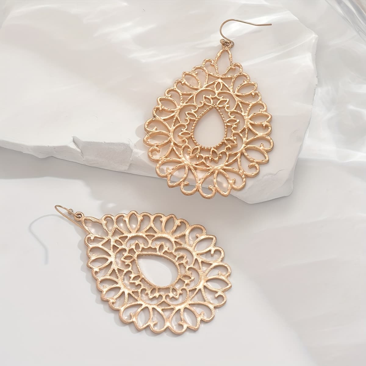 TEMU A Pair Of Fashionable Vintage Bohemian Style Hollowed-out Teardrop Earrings