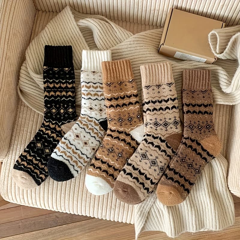 TEMU 5 Pairs Of Coffee Colored Plush Socks For Women In Winter, Thick And Warm, Retro Patterned Floor Socks, , Sleep Socks, Trendy And Versatile Women's Socks