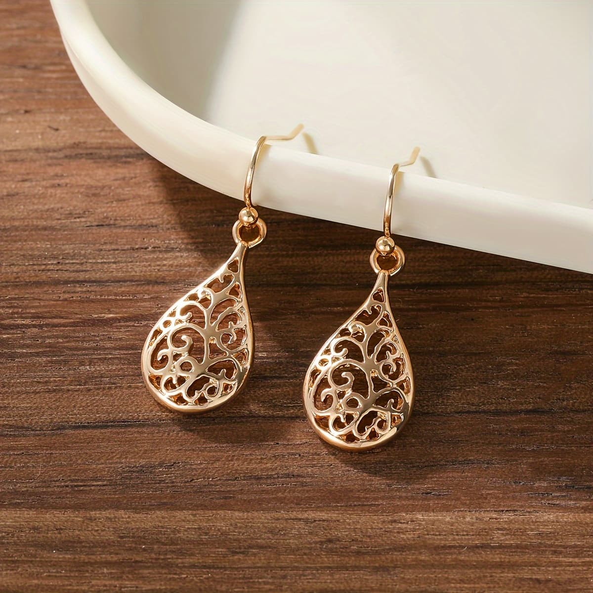 TEMU 2pcs (1 Pair) Of Creative Retro Drop - Shaped Pendant Earrings. The Unique Shape Is With A Charm. The Retro Charm As The Light And Shadow Flow. Are Eye - Catching And For Daily Wear. Are
