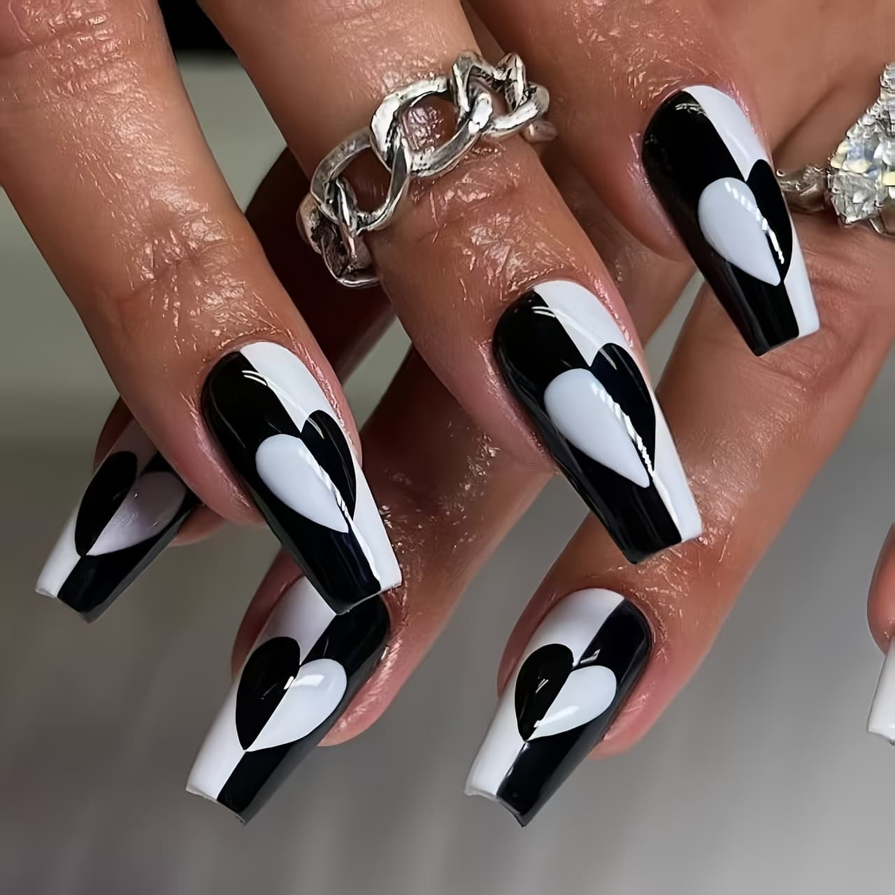 TEMU 24pcs Nail Art Black And White Love Heart Wearable Nails Super Long Trapezoidal Nail Stickers Medium Length Ballet Nails Glossy Wearable Nails Decorative Press-on Nails