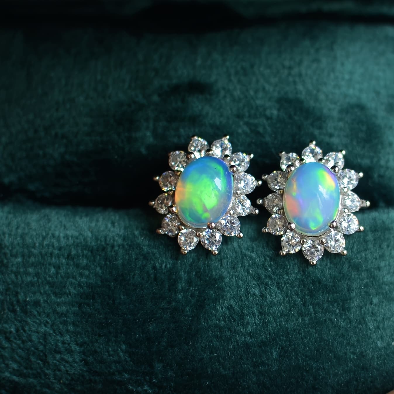 TEMU A Pair Of S925 Silvery Earrings - Sparkling Round With Embellishments, Women's Jewelry, For Women, Exquisite Gift, Perfect For Weddings, Parties, And Festivals, For