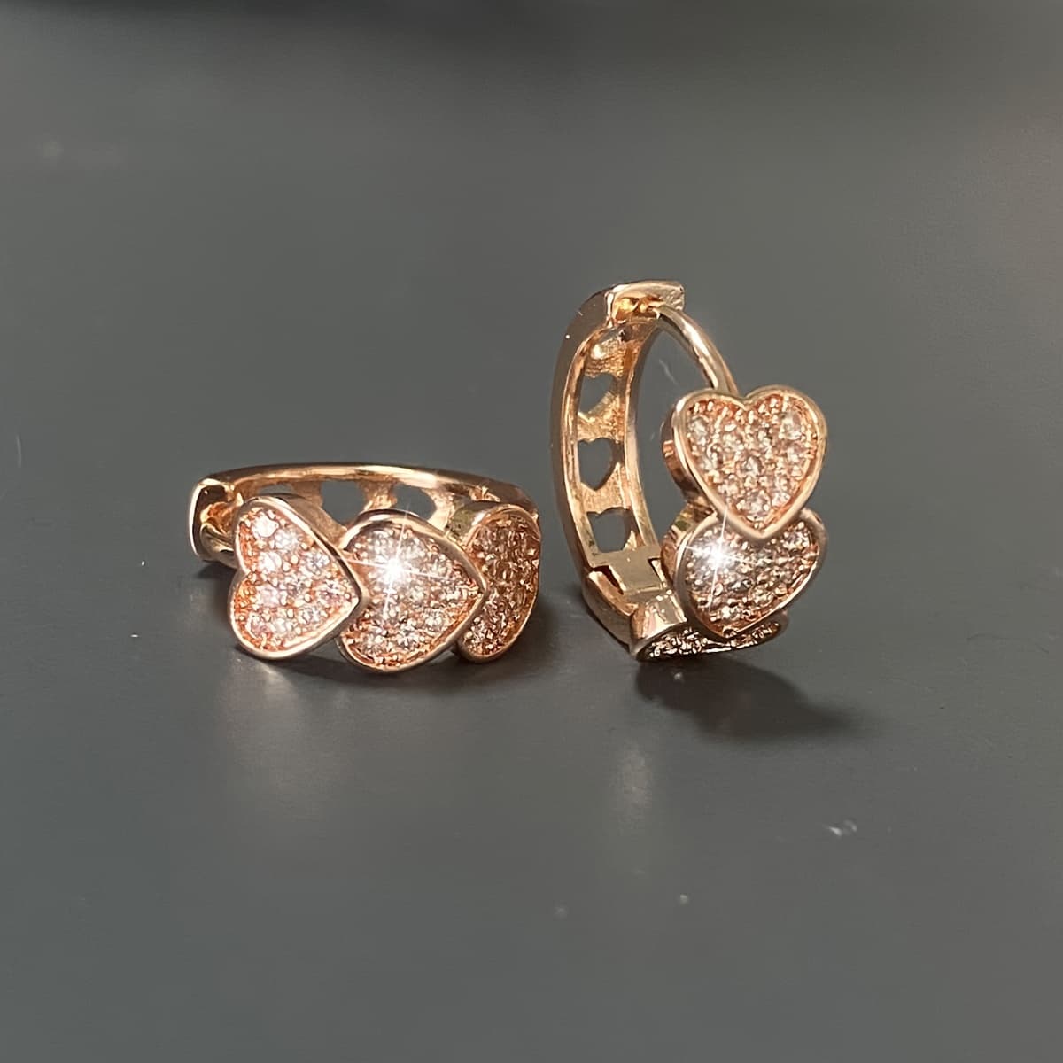 TEMU A Pair Of Luxurious Copper Inlaid Synthetic Zirconia Heart-shaped Hoop Earrings, Gift For, Ideal For Dates With A Sparkle. Suitable For Women