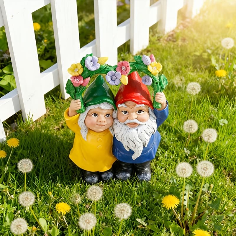 TEMU Adorable Gnome Statue With A Vine, Perfect For A To , Patio, Balcony, Or Indoor Space