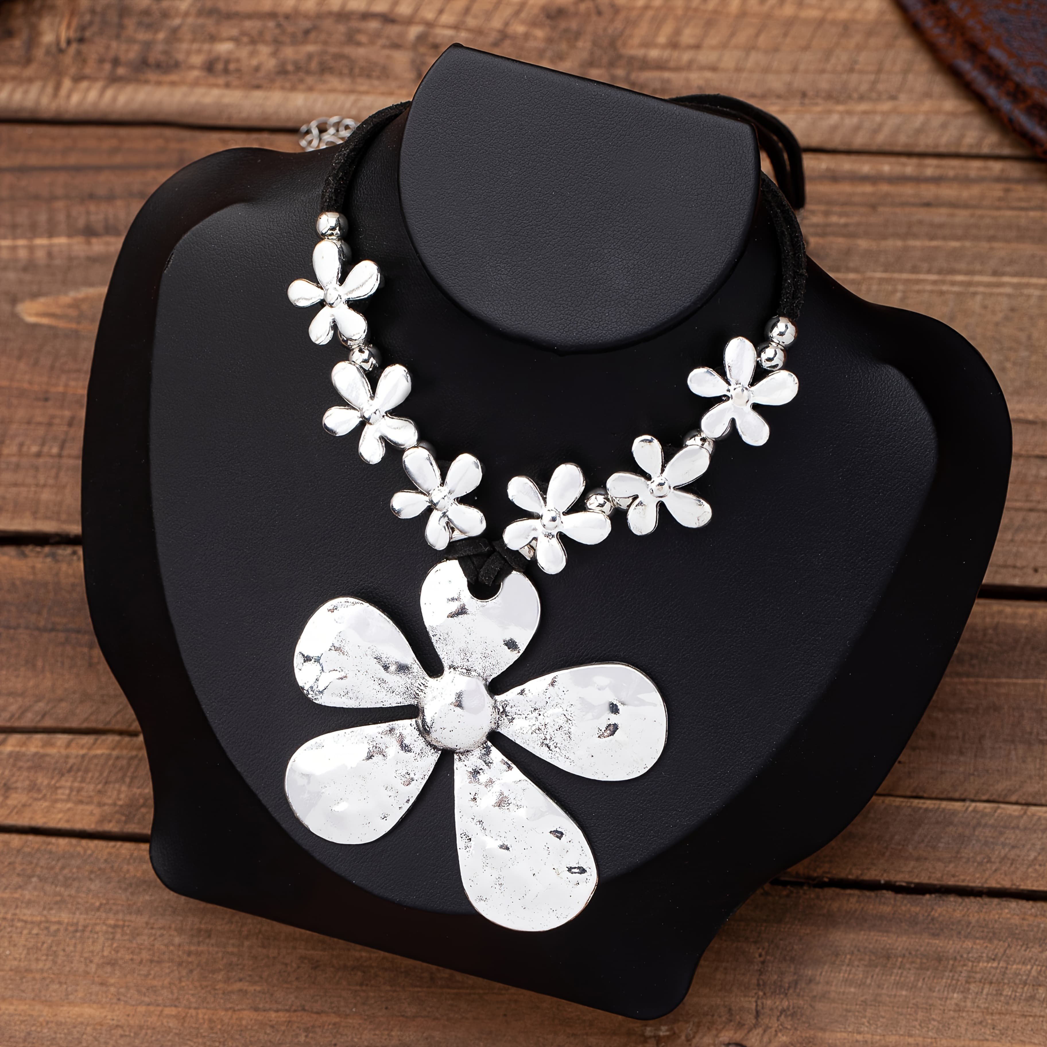 TEMU A Vintage Bohemian Style Necklace With An Exaggerated , Perfect For Holidays And Gifts, Showcasing A Statement For Women