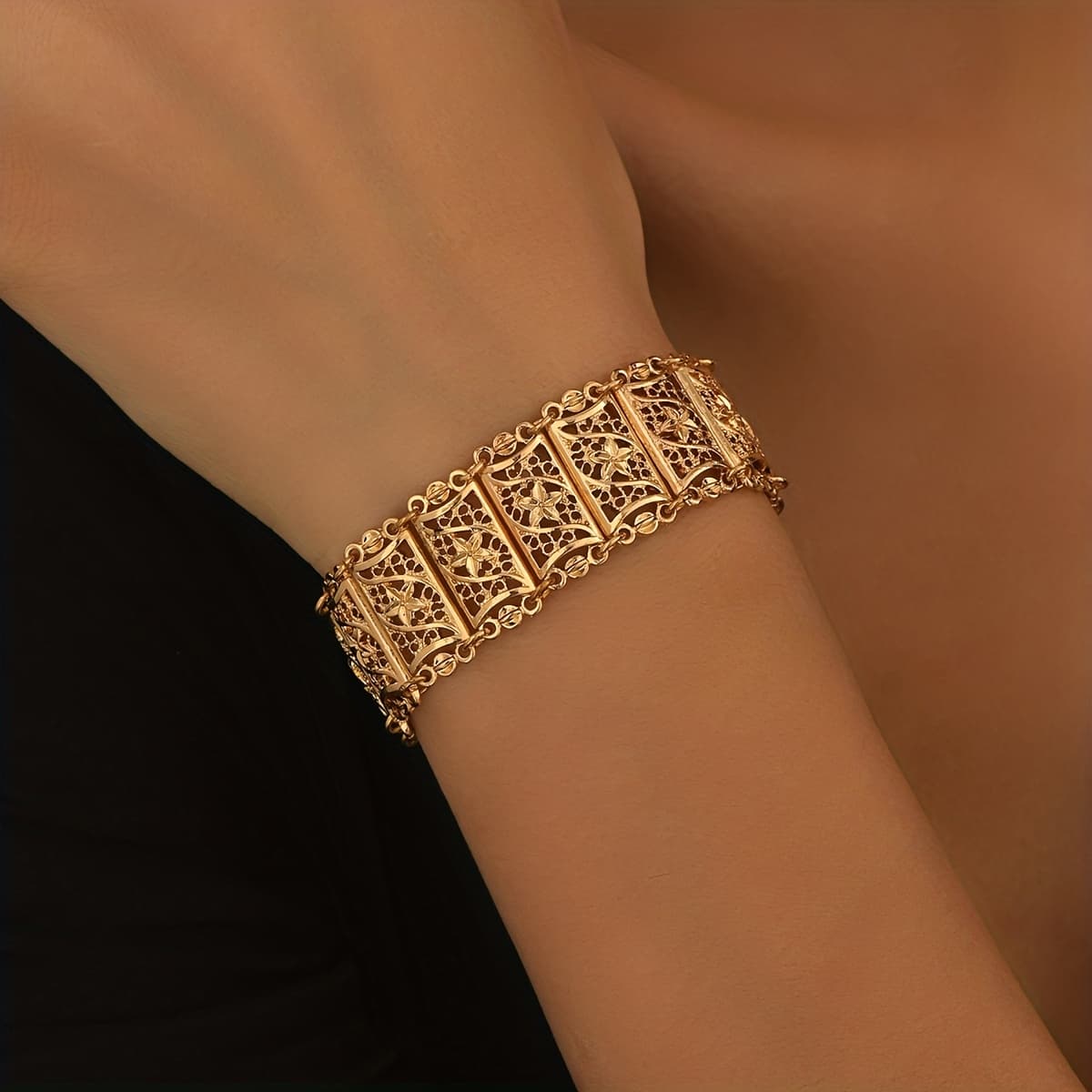 TEMU 1pc Style Hollow Carved Bracelet, Exquisite Floral Pattern And Light Luxury Tone, Delicate Showcasing High-end Feel, Enhancing Elegant Temperament For Daily Wear, Dates, And Parties