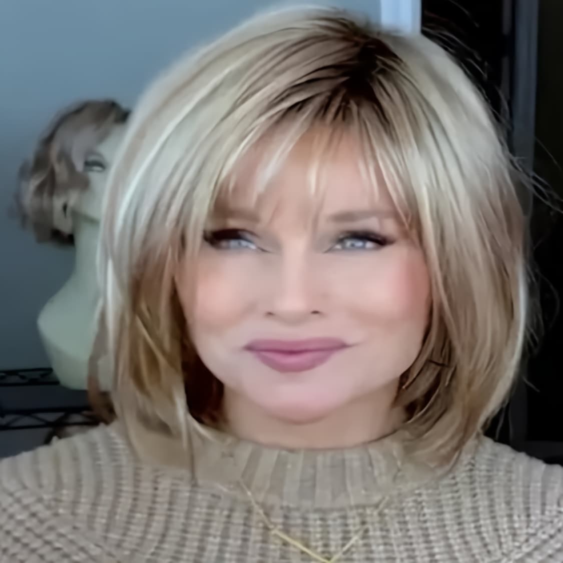TEMU Short Bob Wig, Golden Hairband Gradient Straight Synthetic Wig, Dark Root Layered Wig, Suitable For Women' Bob Party Wig