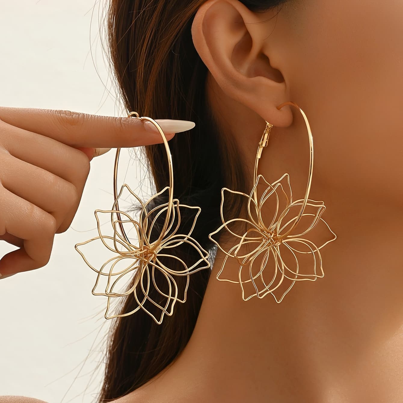 TEMU Of Spring/summer Elegant Women's Fashion Bohemian Style Creative Hollow Iron Wire Flower-shaped Earrings, Best Gift For At Parties And Banquets