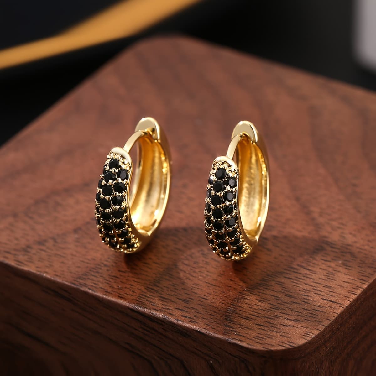 TEMU A Pair Of Elegant Vintage-style Earrings Featuring Geometric Oval Shapes With Copper Inlaid Black Synthetic Zirconia Stones, Perfect For Dates And Festive Gifts