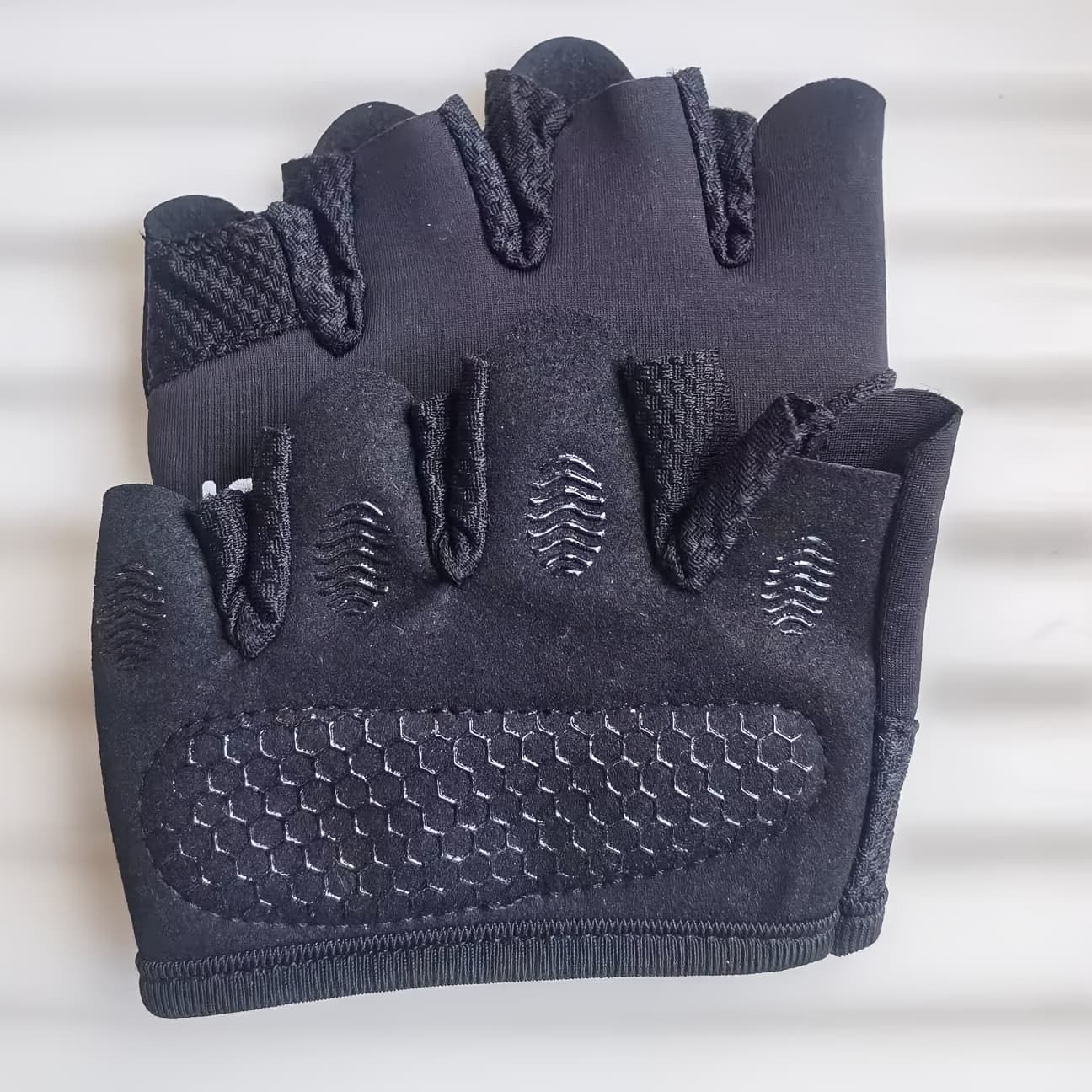 TEMU A Pair Of Unisex Lightweight Four-finger Sports Fitness Gloves, Outdoor And Indoor Training, Men's Outdoor Sports Gloves 2026 Spring And Summer , Anti-slip And Anti-callus Sports Palm Protectors