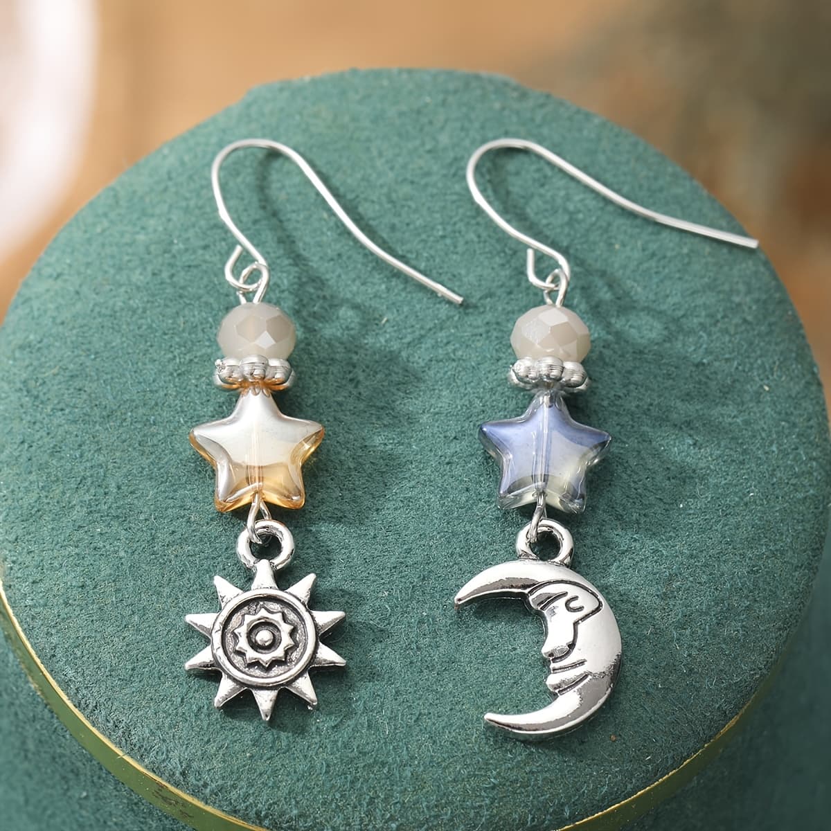 TEMU Vintage Creative Moon Sun Stars Face Carved Asymmetrical Women's Pendant Earrings For Party Gathering Simple Ladies' Holiday Wear Commemorative Jewelry