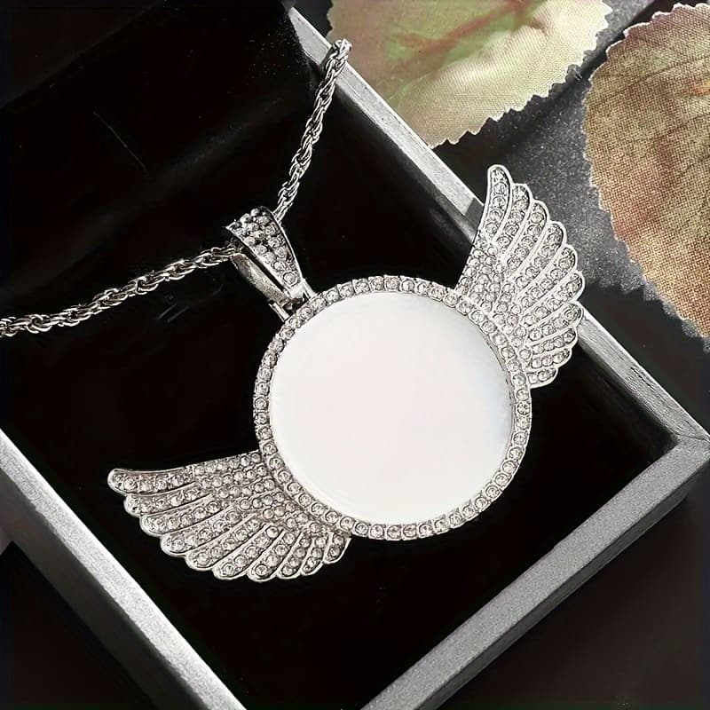 TEMU A Stunning Circular Necklace Featuring A Photo, Complete With A Chain, Designed In A Vintage Bohemian Style. This Personalized Photo Jewelry Piece Serves As A Fashionable Gift For Men And Women