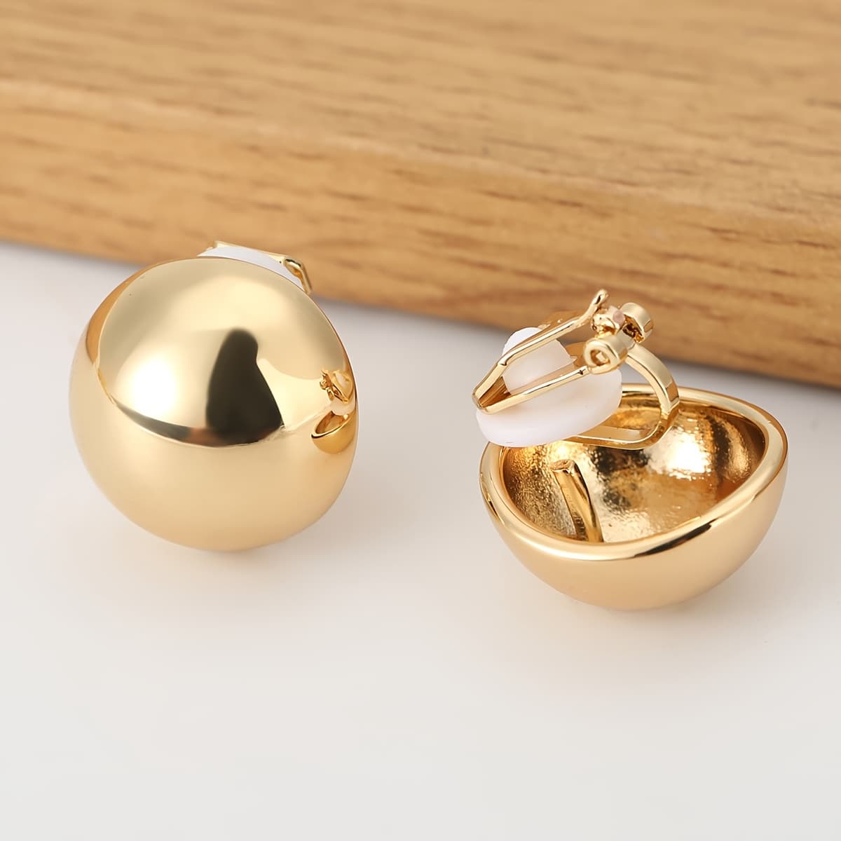 TEMU 1 Pair Of Fashionable, High-end, Light Luxury Spherical No-piercing Ear Clips With A Niche Design, Round, , And Versatile Ear Cuffs