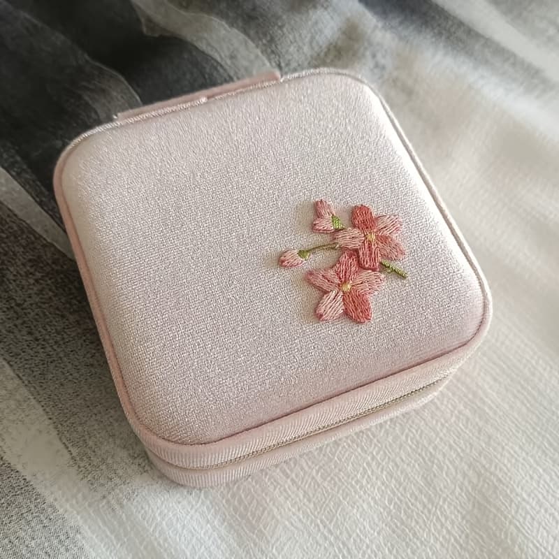 TEMU 1pc 1pcs 1pc 1pcs 1pc Luxury Cherry Embroidered Fabric Jewelry Box Suitable For Women - Detachable Tray & Zipper Closure, Soft Velvet-look Interior Travel For Rings, Earrings, Necklaces