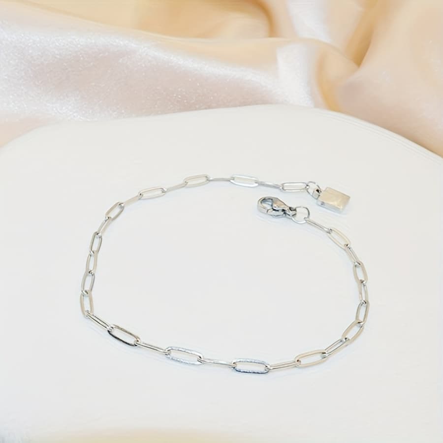 TEMU Fashionable Minimalist Golden Paperclip Bracelet For Women, Square Pendant, Titanium Steel, Fade-resistant, Unisex Bracelet