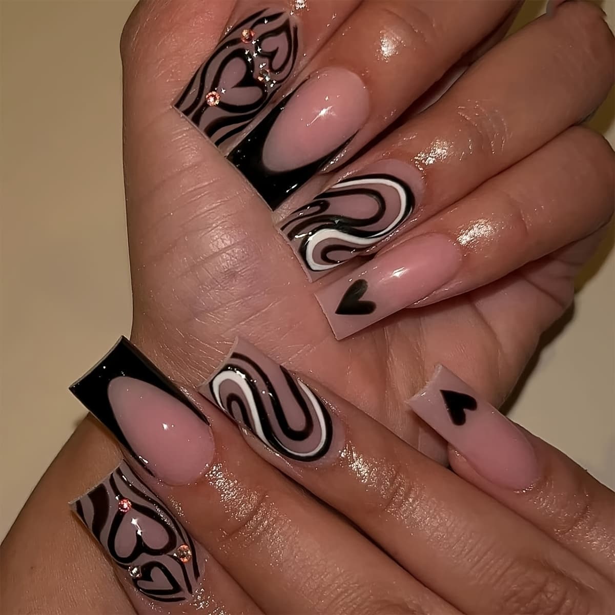 TEMU 24pcs Medium Length Square Nails, Black And , Heart Pattern, , Reusable Press-on Nails, Artificial Nails, Suitable For Valentine's Day And Daily Work Wear