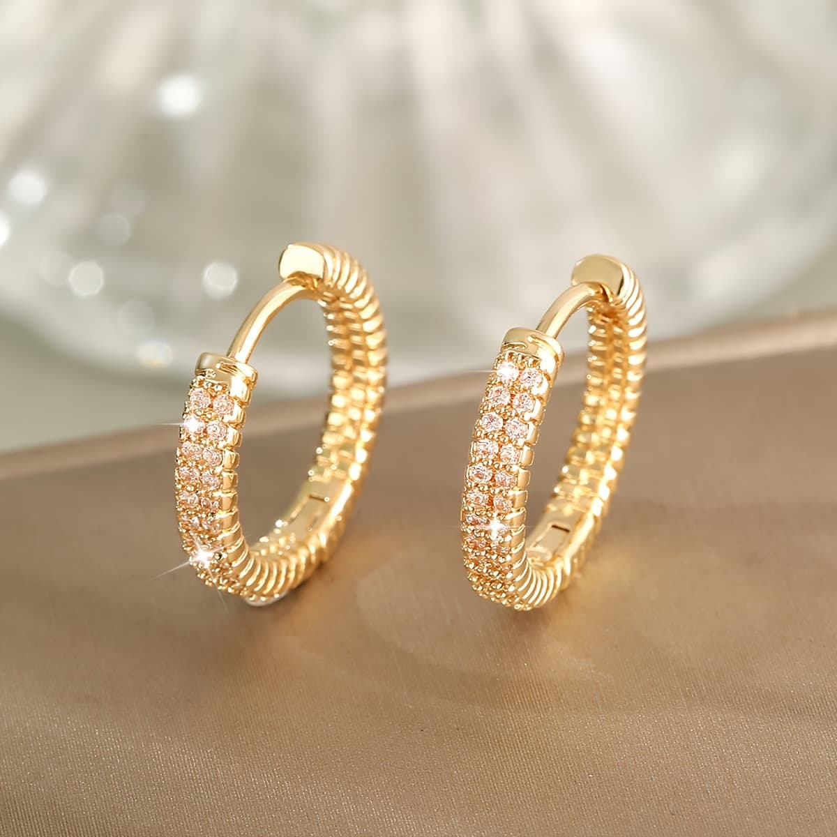 TEMU 1 Pair Of Luxurious Temperament Copper Inlaid Zirconia Geometric Circular Hoops Sparkling Retro Earrings Holiday Dating Gift