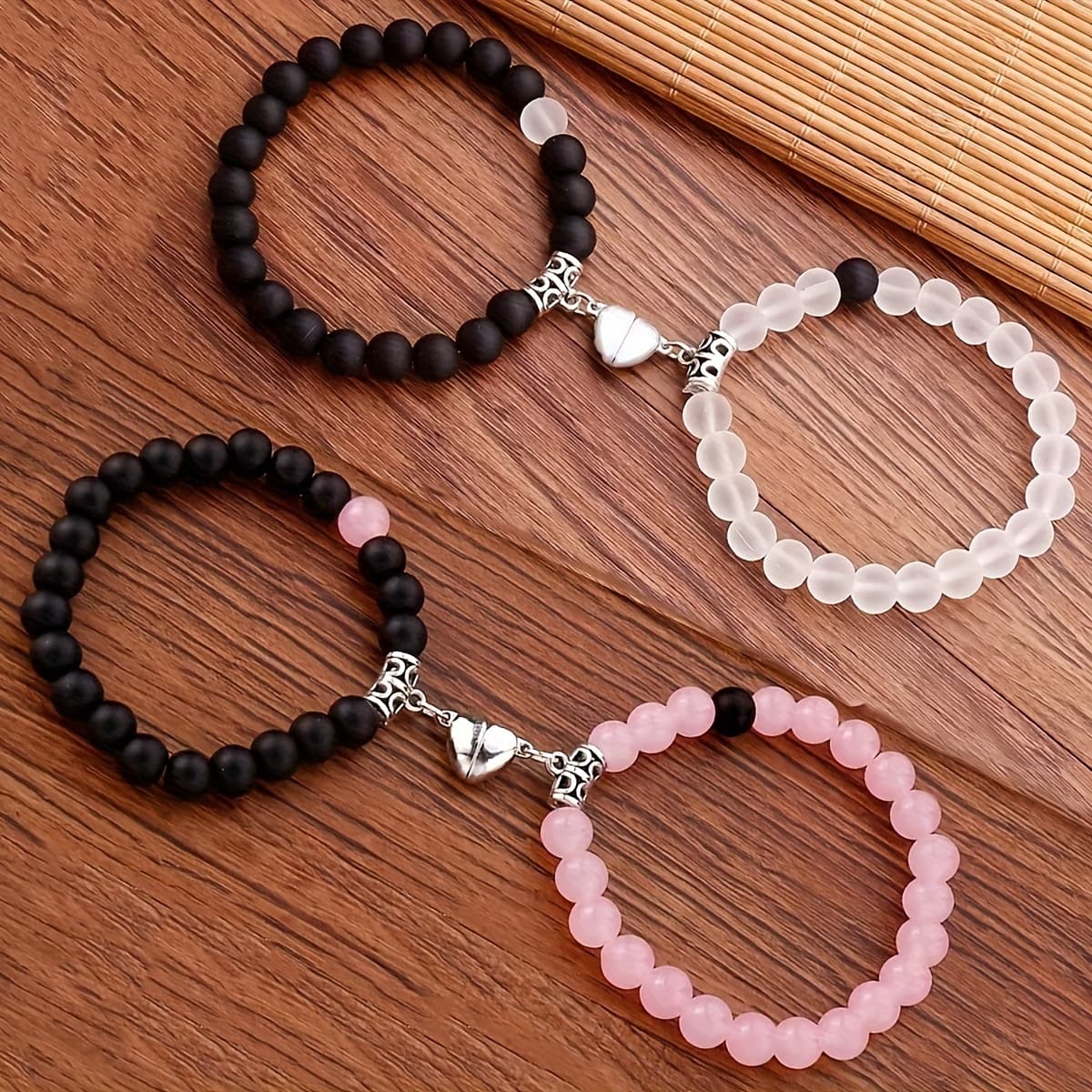 TEMU Set Of 4 Stylish Black And White Stretchable Heart Bracelets, Perfect Gift For , , Family, Handmade Beaded Bracelet Collection For Valentine's Day