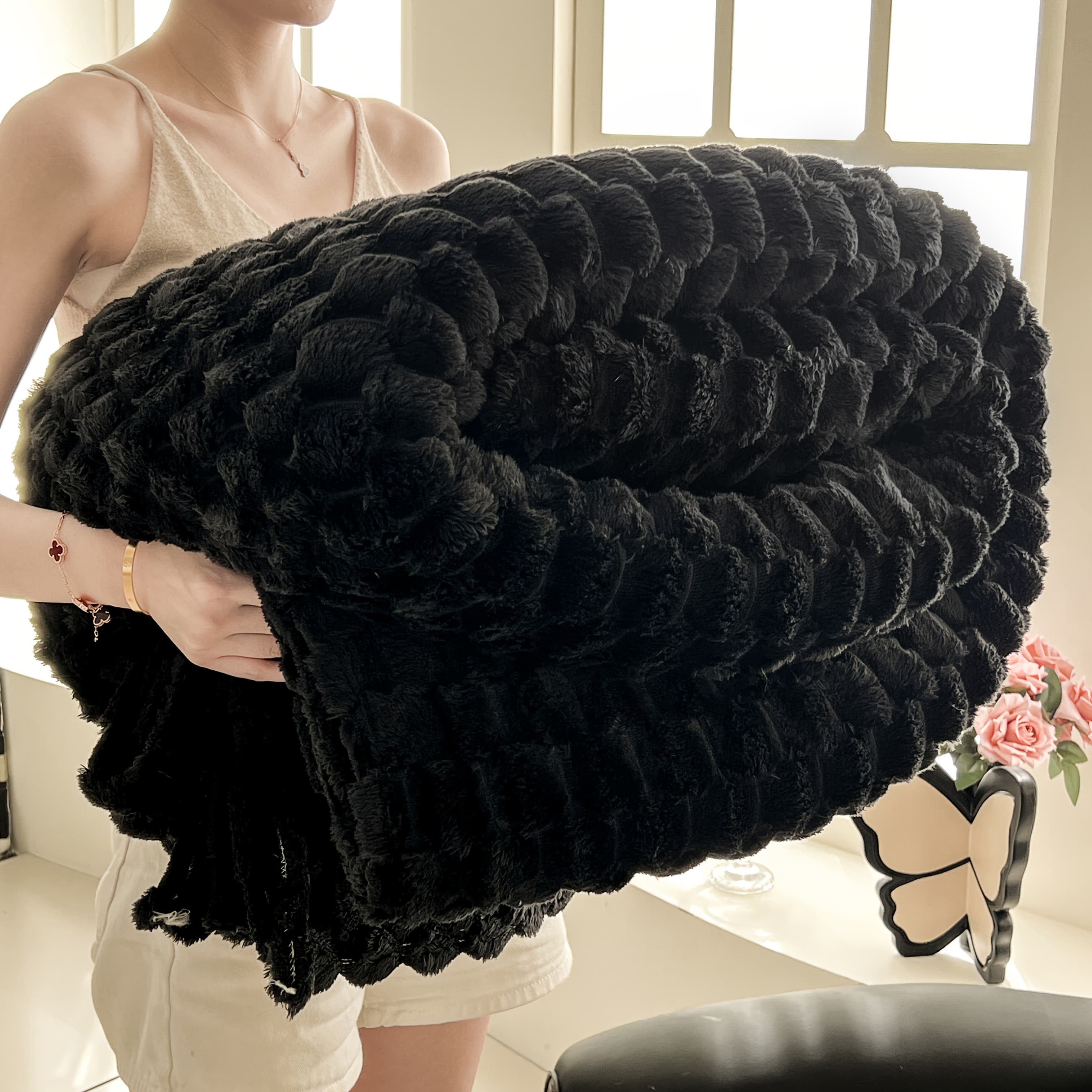 TEMU Super Soft Bed Blanket, Queen Size Fuzzy Blanket For Women, Lightweight Plush Blanket, Throw Blanket, Room Decorations, Fashionable Blankets For Bedrooms, Blankets For Spring And Summer