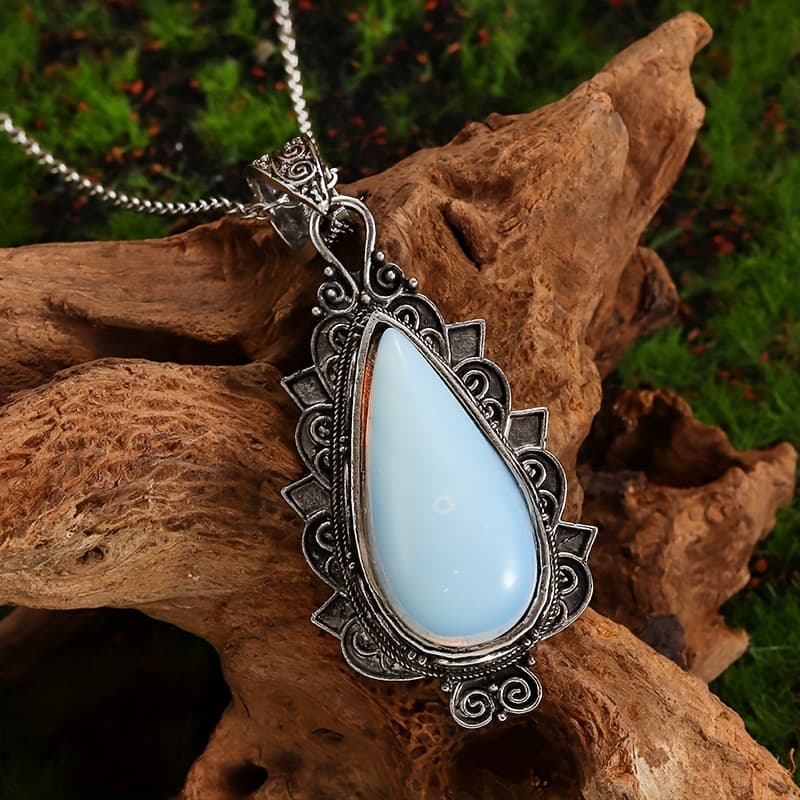 TEMU An Elegant Teardrop Pendant Necklace For Women With Delicate Polygonal Pattern Collarbone Chain Accessory - Perfect For Casual Attire And Special Occasions