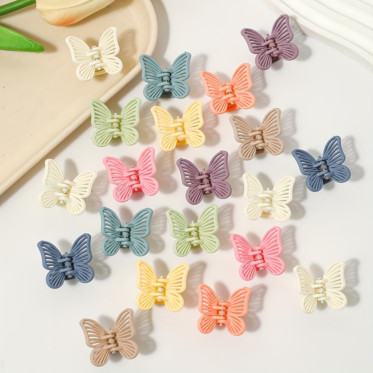 TEMU 40 Ladies Cutout Plastic Candy Multicolor Mix Random Sweet Bangs Mini Hair Additions Hair Claw Clip
