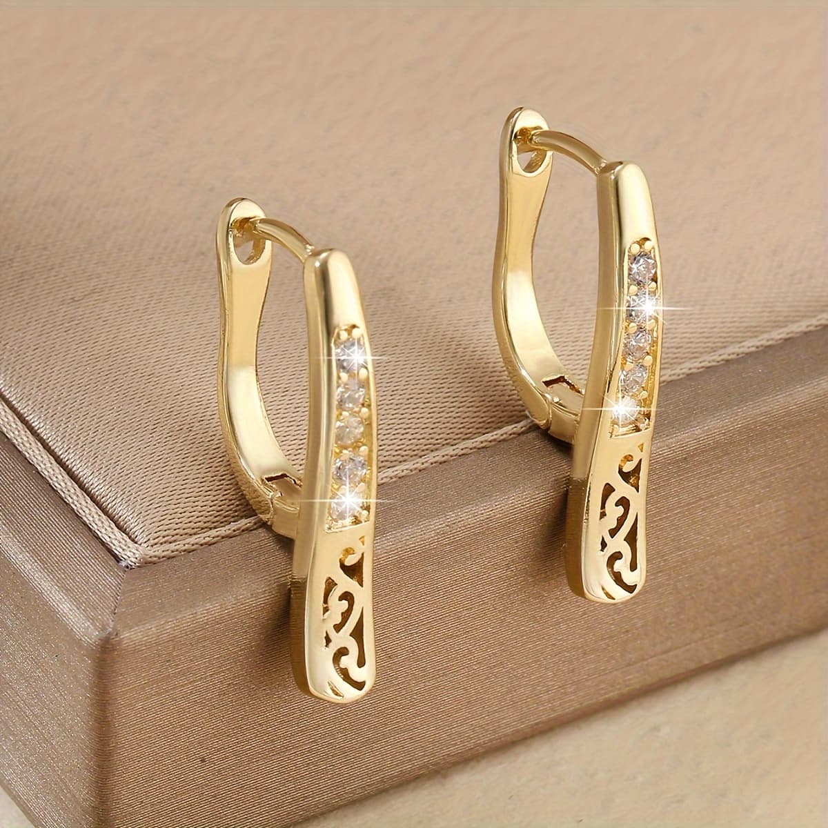 TEMU 1 Pair Of Luxurious Temperament Copper Inlaid Synthetic Zirconia Geometric Square Ear Women's Earrings Dating Gift