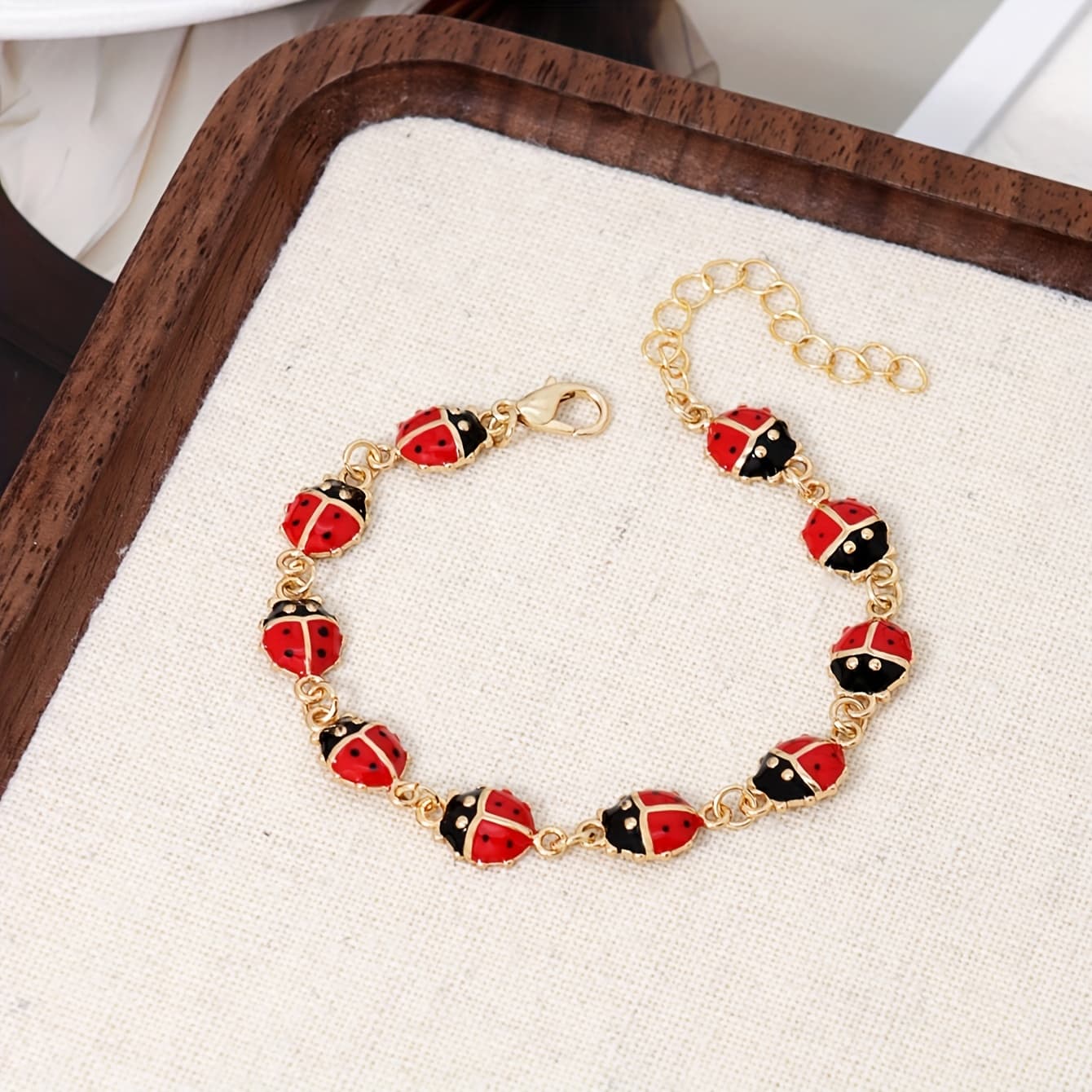 TEMU A Stylish Women's Bracelet Featuring A Delicate And Cute -star Ladybug Link, Perfect For Parties, Music Festivals, And Everyday Jewelry Additions