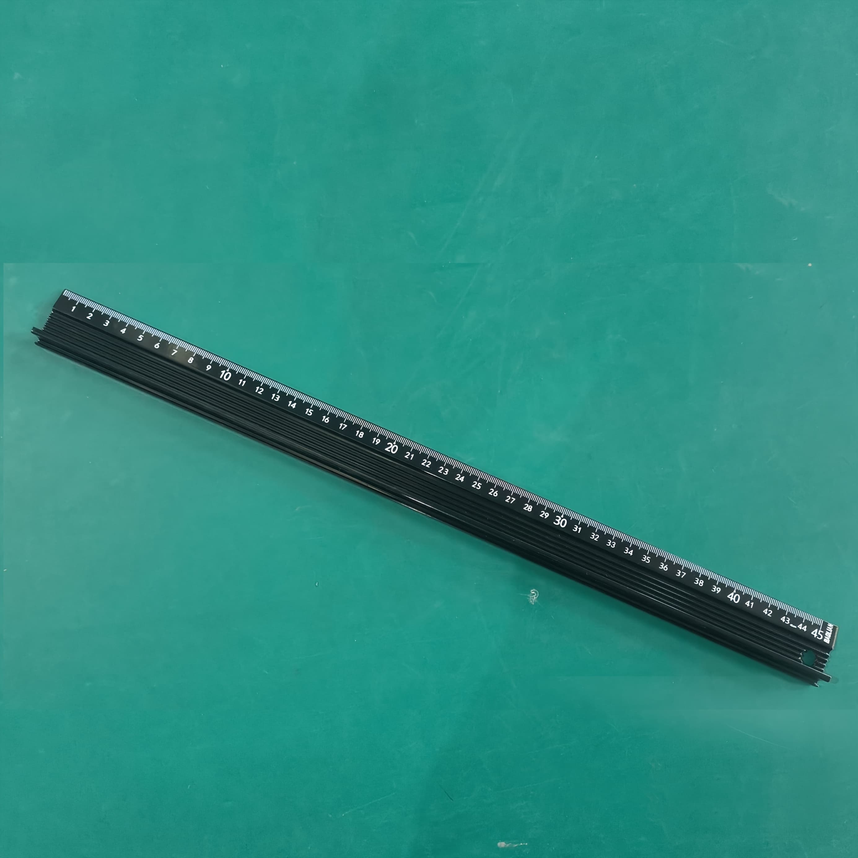 TEMU 1pc Multi-functional Aluminium Alloy Ruler - , Cut-resistant, Non-slip Grip, Ink Penetration Protection, Measuring Tool (20cm/7.87in, 30cm/11.81in, 45cm/17.72in)