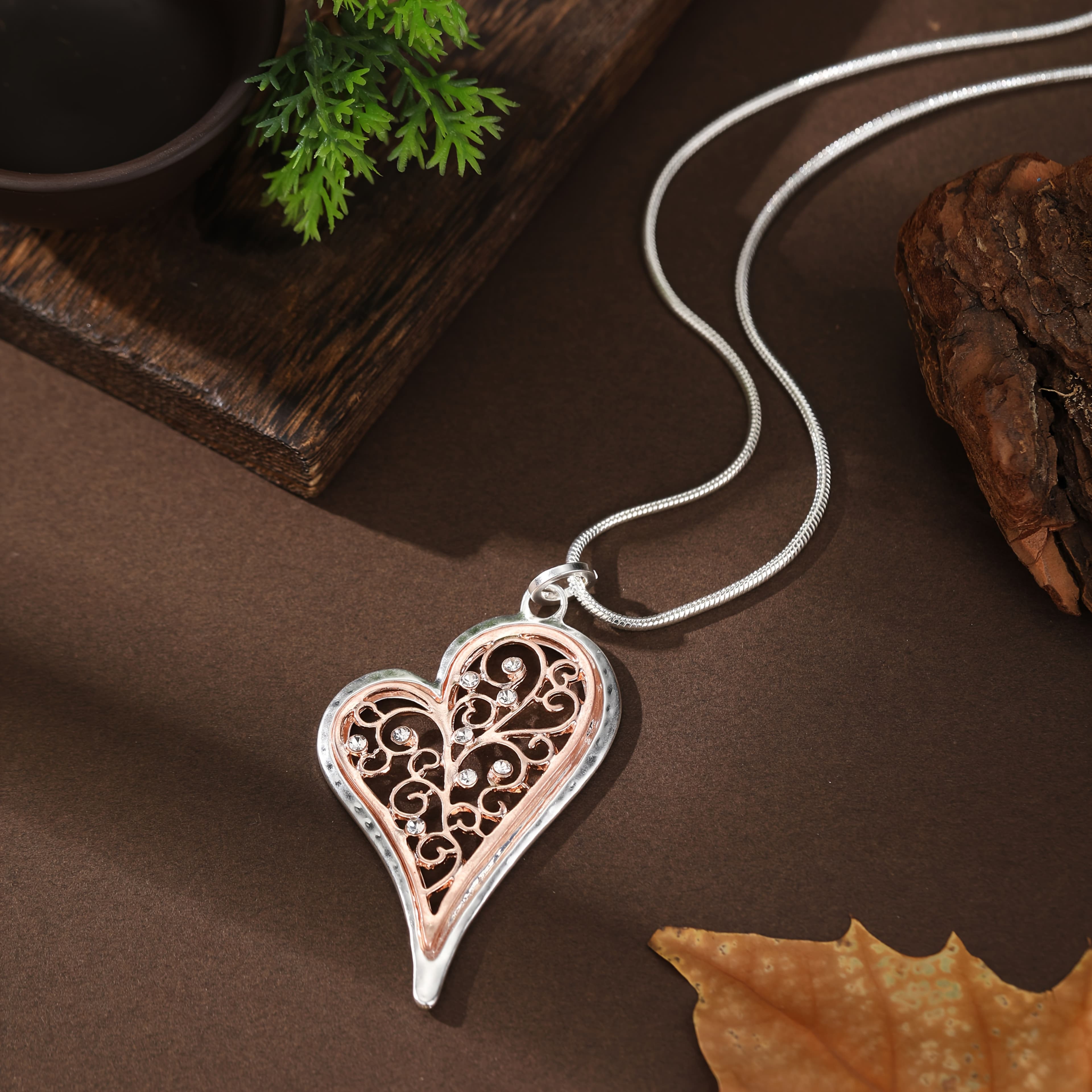 TEMU An Openwork Love Heart Alloy Pendant With High-end Peach Heart Women's Versatile Sweater Chain, Perfect Valentine's Day Gift