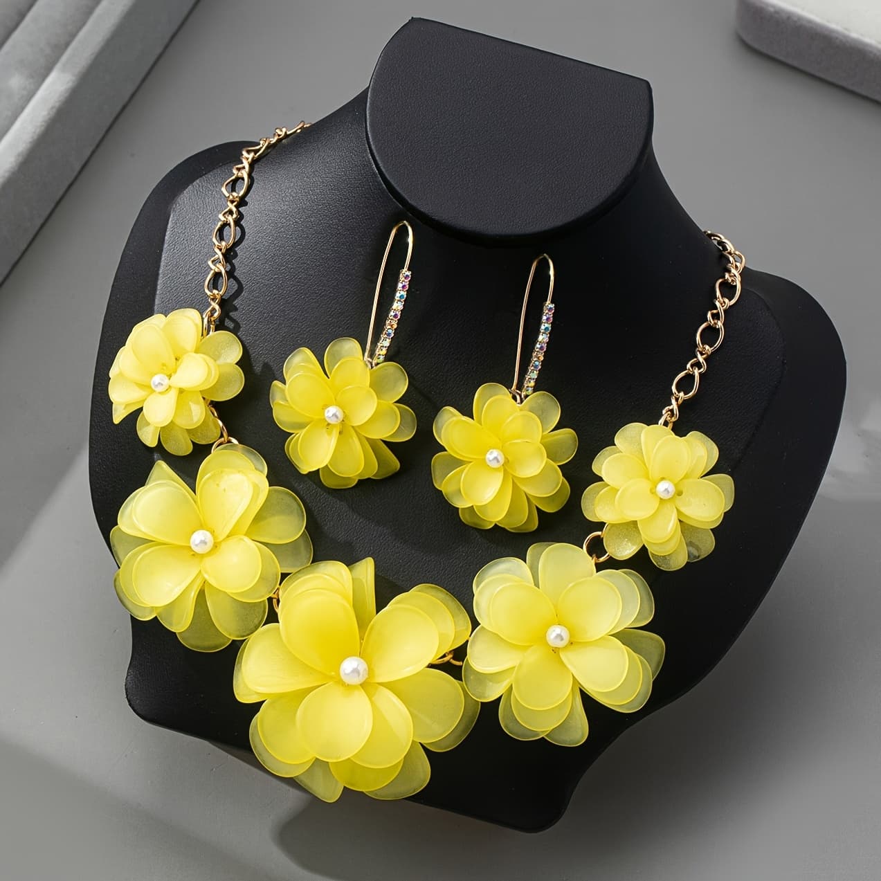 TEMU Elegant And Sweet Acrylic Flower Necklace And Earrings Set For Women, Perfect For Holidays, Birthdays, Dates, Balls, Parties, Banquets, Weddings, Vacations, And Shopping Accessories