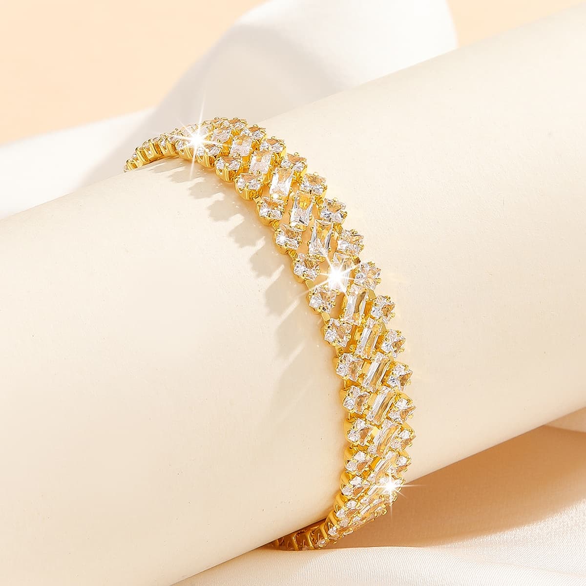 TEMU A Women's Fashionable Watch Bracelet With A Clasp Perfectly Set With Synthetic Zirconia Is Suitable For Most