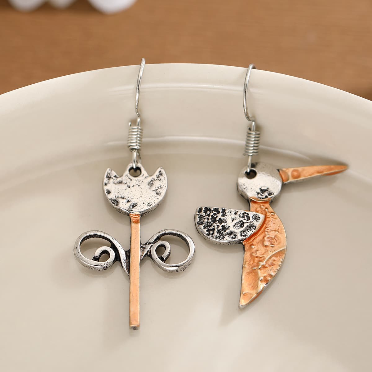 TEMU Cartoon Cute Asymmetrical Hummingbird Rose Flower Pendant Women's Earrings For Parties, Music Festivals, And Holiday