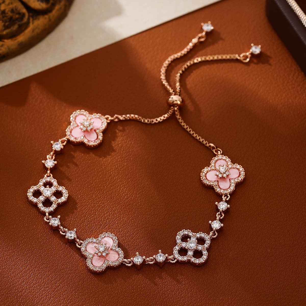 TEMU Women's Elegant Charm Bracelet With Heart Charms & Glass Beads - Golden-tone Add- Charm Bracelet Suitable For Daily Wear & Parties, Gift For Women