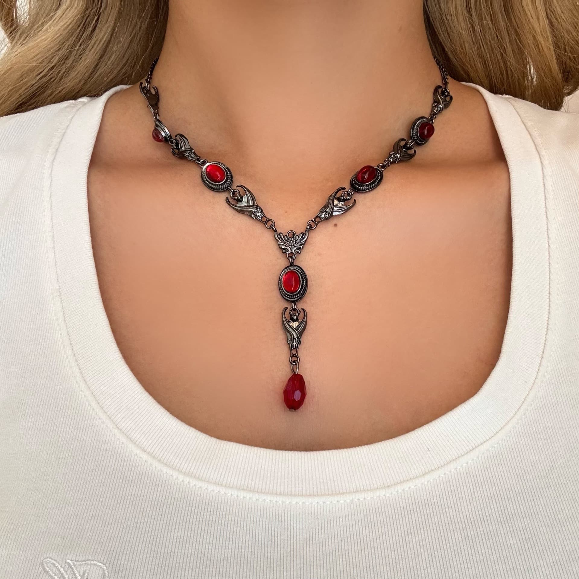 TEMU A Unique Gothic Jewelry Set Featuring A Black And Red Color Scheme, Including A Pendant, Earrings, And A Necklace