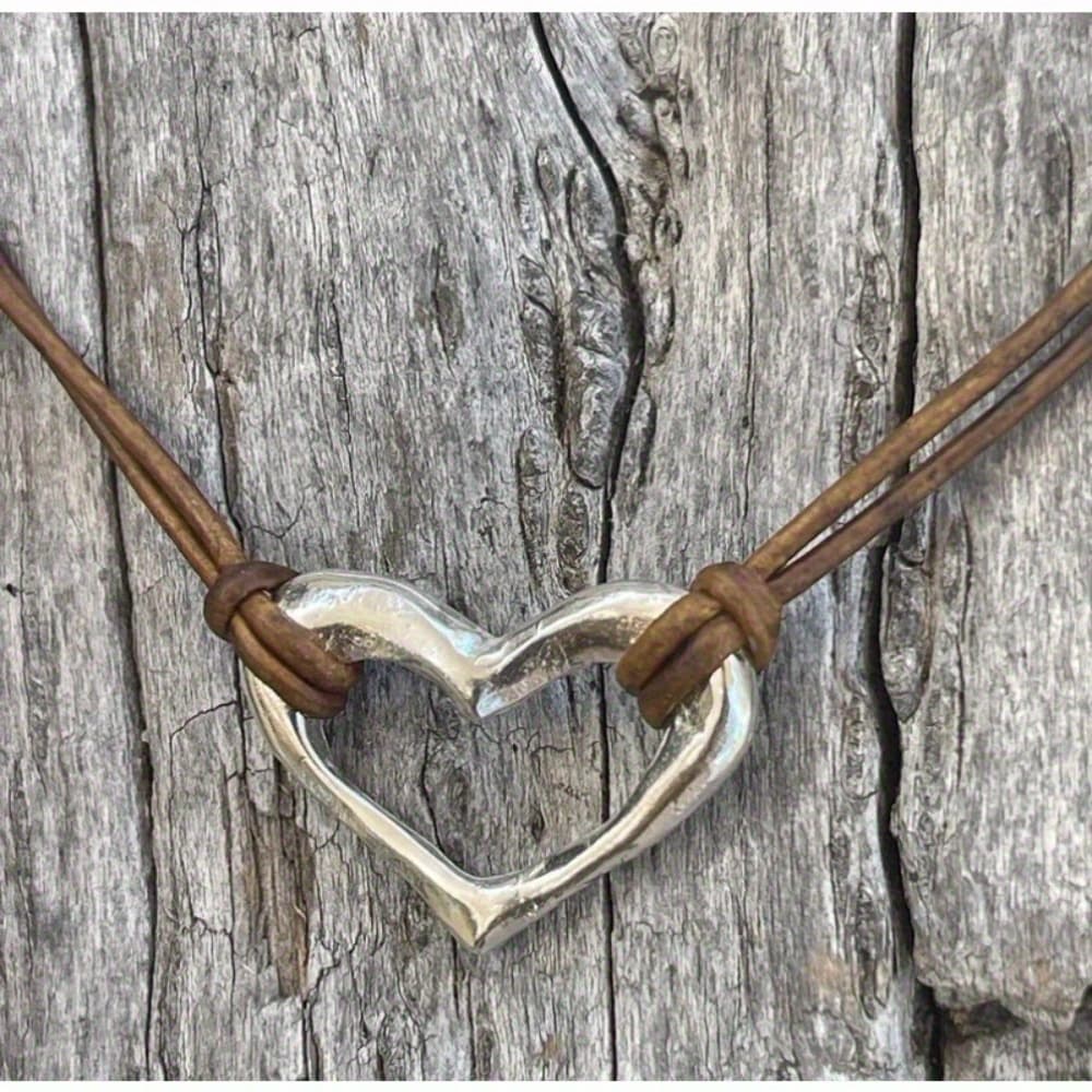 TEMU 1pc Of Vintage-style Bohemian Necklace Featuring A Silvery Heart Pendant, From Leather Cord With Clasp, Outdoor Dates