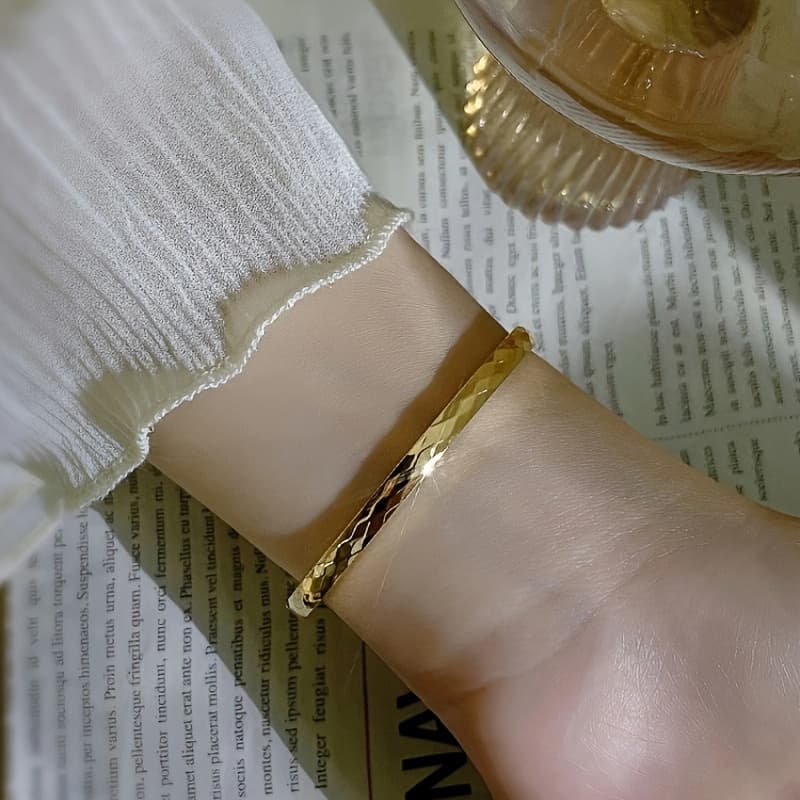 TEMU A High-end Retro Bracelet - Design, 304 Stainless Steel Material, No Gemstones, Suitable For Daily Wear And Gifting, Open-ended Bracelet, Women's Style